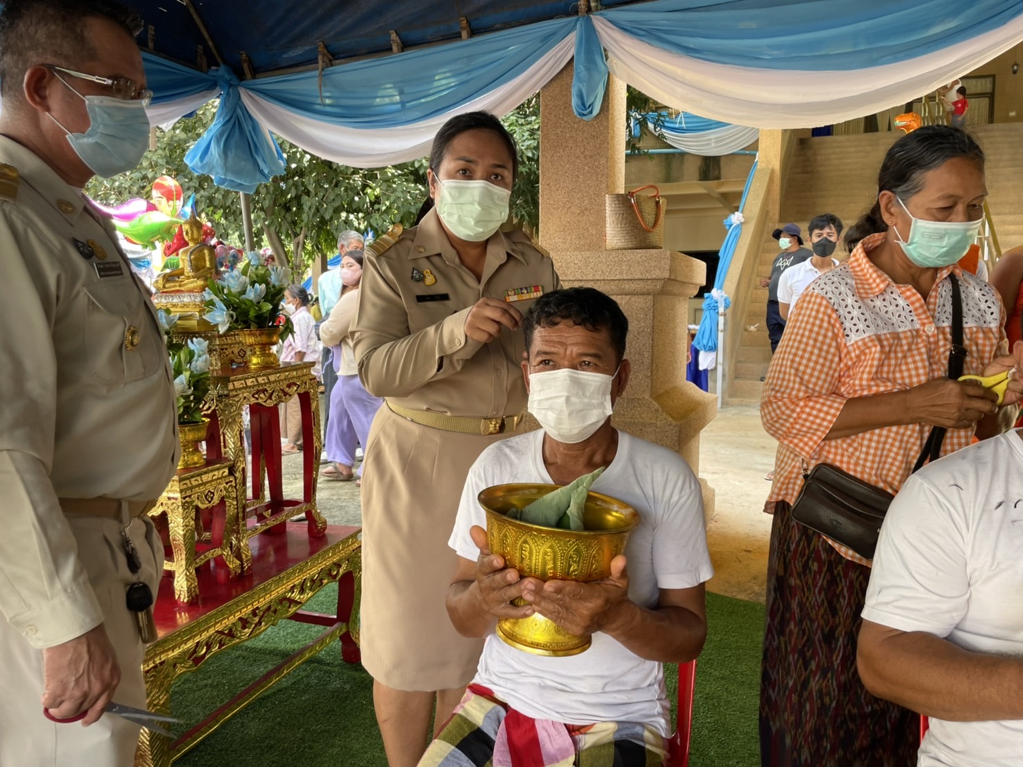 พช.กำแพงเพชร ร่วมพิธีปลงผมนาค ตามโครงการบรรพชาอุปสมบท 910 รูป เฉลิมพระเกียรติ สมเด็จพระนางเจ้าสิริกิติ์ พระบรมราชินีนาถ พระบรมราชชนนีพันปีหลวง เนื่องในโอกาสมหามงคลเฉลิมพระชนมพรรษา 90 พรรษา 12 สิงหาคม 2565 ณ วัดบ่อสามแสน จังหวัดกำแพงเพชร