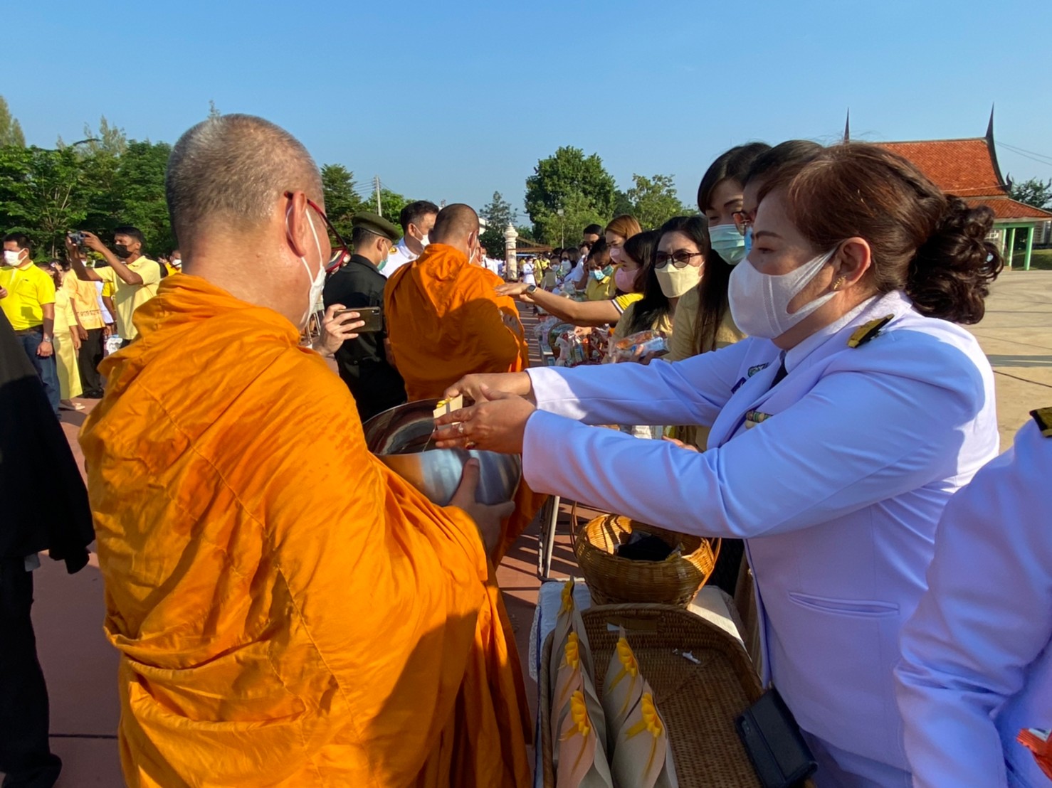 พช.กำแพงเพชร ร่วมพิธีทำบุญตักบาตรและปล่อยพันธุ์สัตว์น้ำเพื่อถวายเป็นพระราชกุศล เนื่องในโอกาสวันเฉลิมพระชนมพรรษาพระบาทสมเด็จพระวชิรเกล้าเจ้าอยู่หัว 28 กรกฎาคม 2565