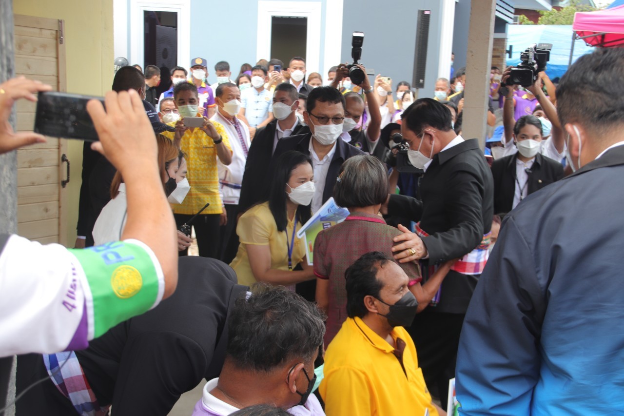 พช.กำแพงเพชร และภาคีเครือข่าย ร่วมต้อนรับนายกรัฐมนตรีและออกบูธนิทรรศการผลการดำเนินงานการขจัดความยากจนฯ จังหวัดกำแพงเพชร
