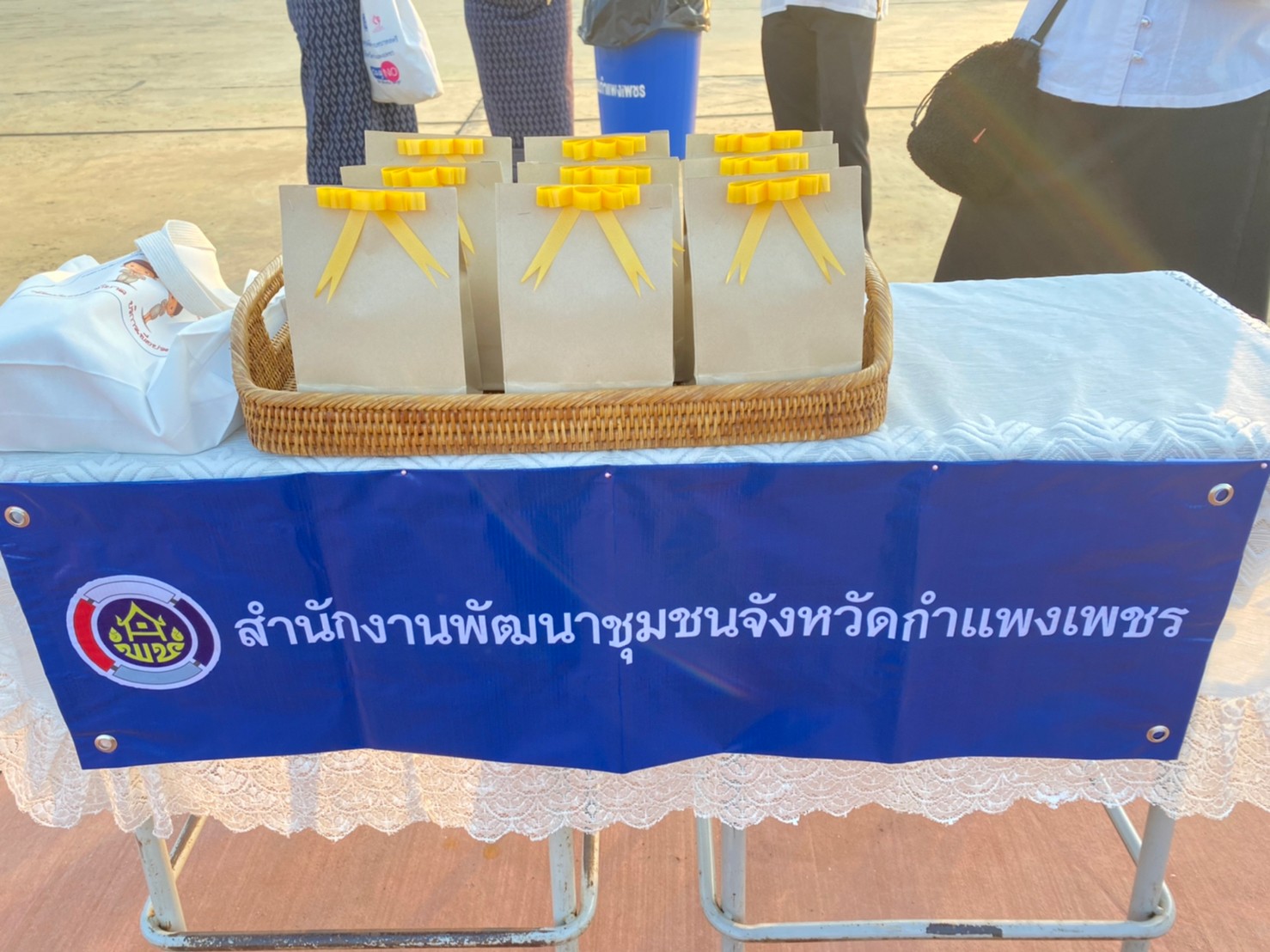 พช.กำแพงเพชร ร่วมพิธีทำบุญตักบาตรและปล่อยพันธุ์สัตว์น้ำเพื่อถวายเป็นพระราชกุศล เนื่องในโอกาสวันเฉลิมพระชนมพรรษาพระบาทสมเด็จพระวชิรเกล้าเจ้าอยู่หัว 28 กรกฎาคม 2565