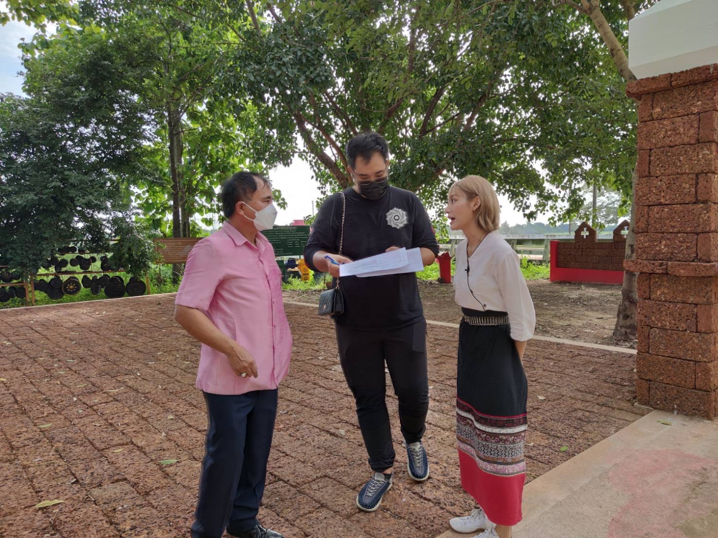 พช.กำแพงเพชร ร่วมติดตามสนับสนุนการผลิตสื่อเพื่อการประชาสัมพันธ์แหล่งท่องเที่ยวชุมชน