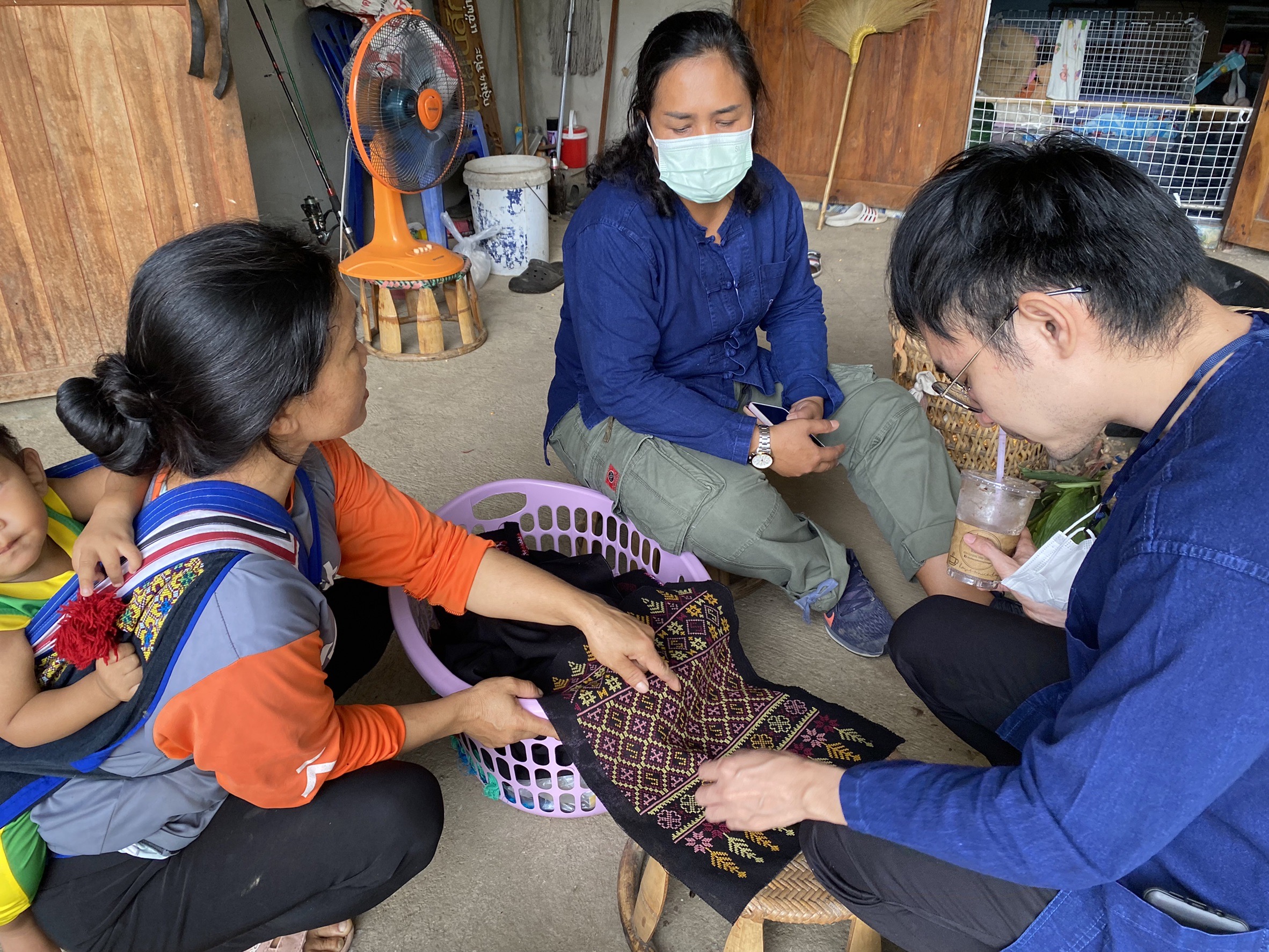 พช.กำแพงเพชร ติดตามความก้าวหน้า ในการทอผ้าลายพระราชทาน “ผ้าขิดลายนารีรัตนราชกัญญา”