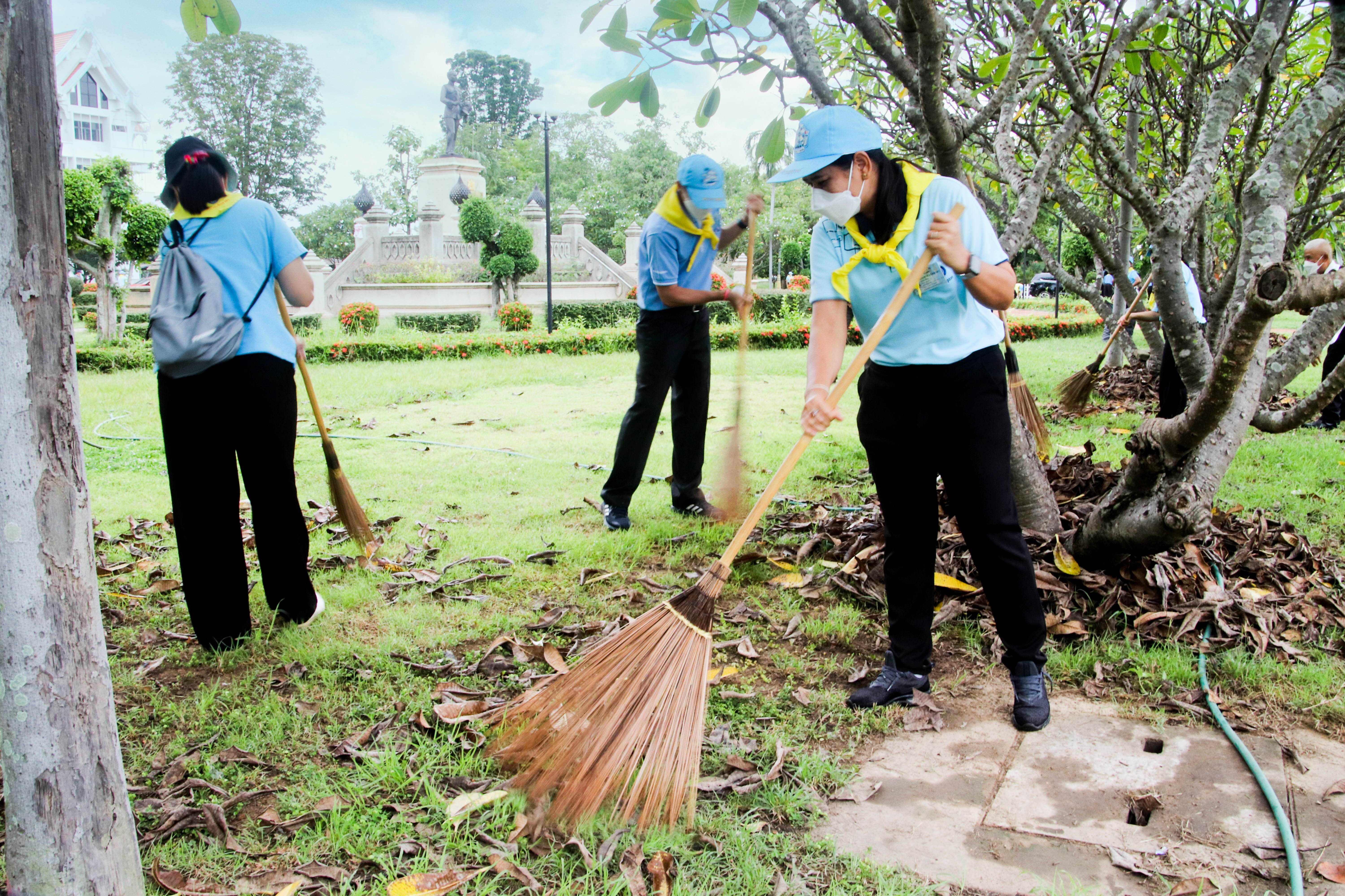 พช.กำแพงเพชร รวมพลัง ปฏิบัติบูชา จิตอาสาบำเพ็ญสาธารณประโยชน์และบำเพ็ญสาธารณกุศลเฉลิมพระเกียรติ  12 สิงหาคม 2565