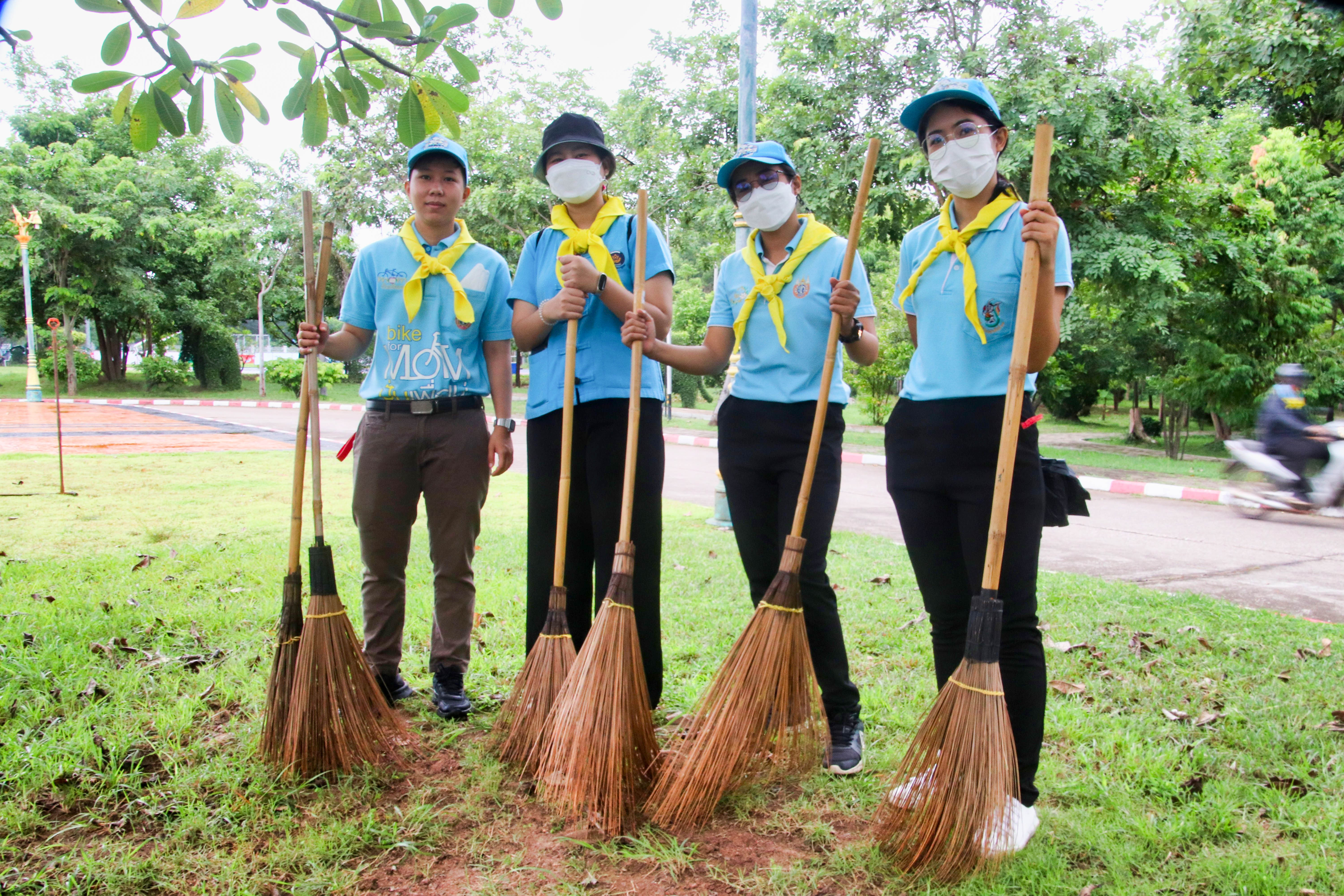 พช.กำแพงเพชร รวมพลัง ปฏิบัติบูชา จิตอาสาบำเพ็ญสาธารณประโยชน์และบำเพ็ญสาธารณกุศลเฉลิมพระเกียรติ  12 สิงหาคม 2565
