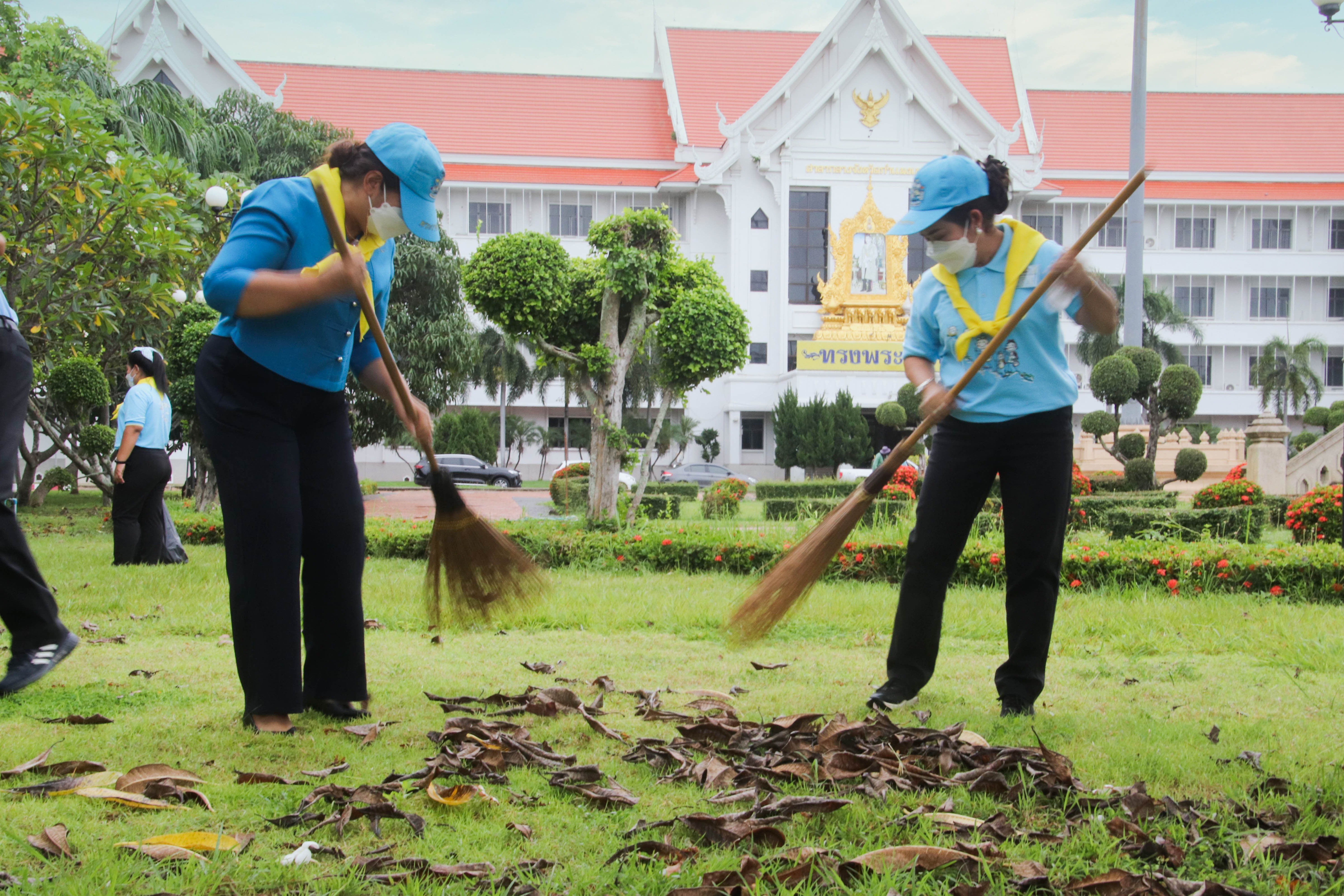 พช.กำแพงเพชร รวมพลัง ปฏิบัติบูชา จิตอาสาบำเพ็ญสาธารณประโยชน์และบำเพ็ญสาธารณกุศลเฉลิมพระเกียรติ  12 สิงหาคม 2565