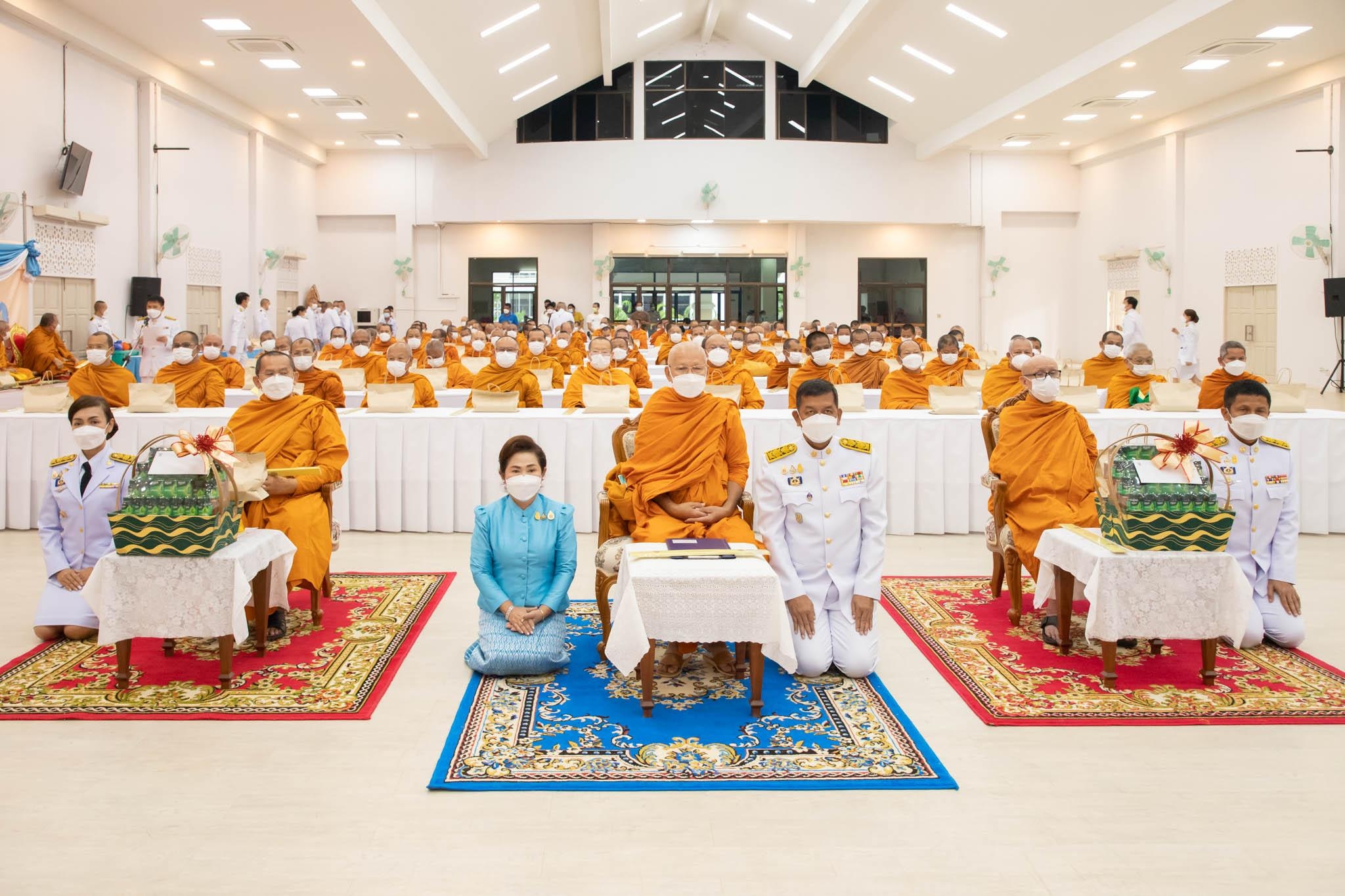 จังหวัดกำแพงเพชร จัดพิธีมอบคัมภีร์เทศน์เฉลิมพระเกียรติฯ บทพระธรรมเทศนาเฉลิมพระธรรมบารมีใน “อุภินนมัตถจรกถา” เฉลิมพระธรรมบารมีสมเด็จพระบรมราชชนนีพันปีหลวง