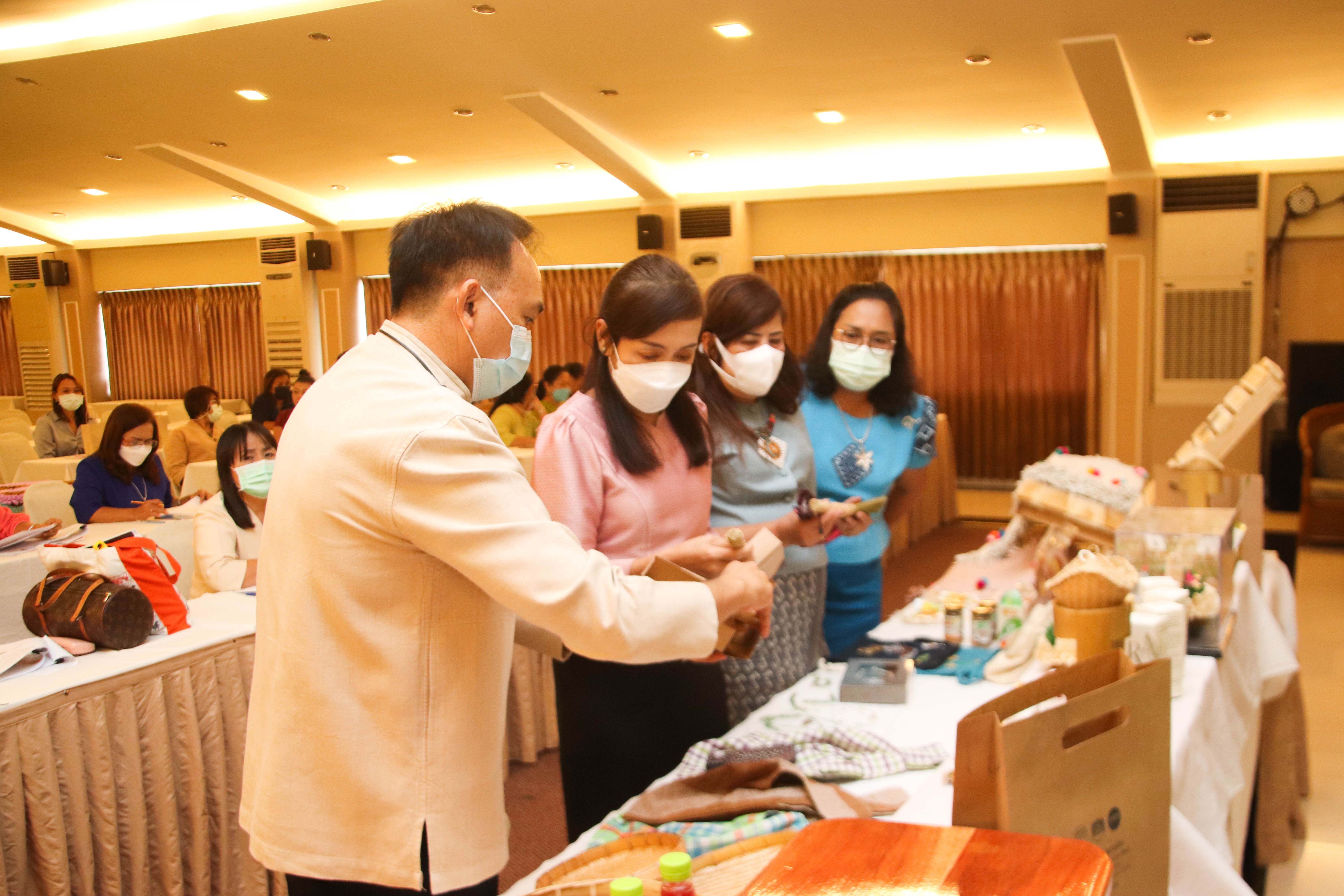 รองผู้ว่าราชการจังหวัดกำแพงเพชร เปิดโครงการส่งเสริมกระบวนการเครือข่ายองค์ความรู้ (Knowledge – Based OTOP : KBO)  กิจกรรมพัฒนาผลิตภัณฑ์ OTOP โดยเครือข่ายองค์ความรู้ KBO จังหวัด