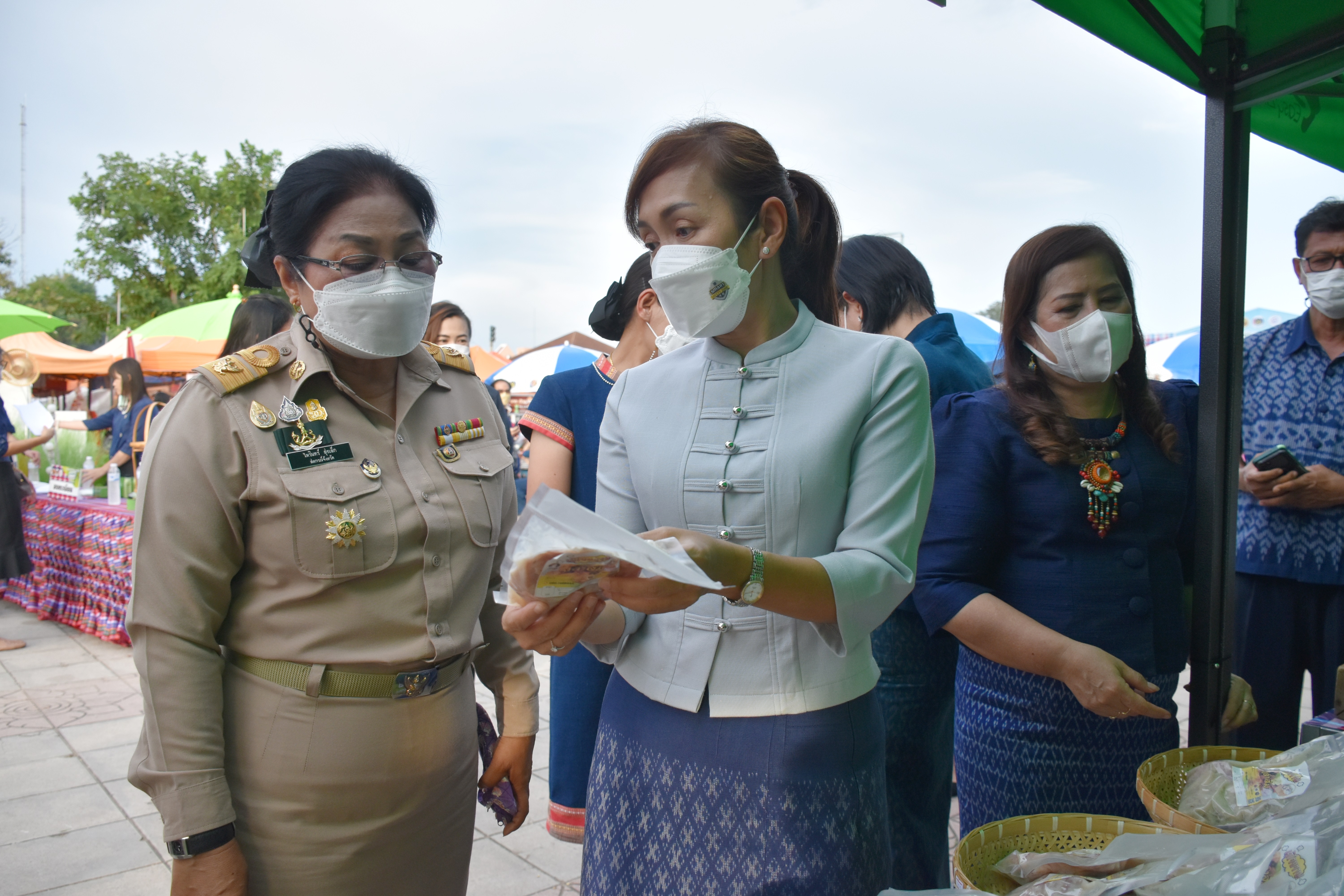 จังหวัดกำแพงเพชร กระตุ้นเศรษฐกิจเศรษฐกิจฐานราก สร้างรายได้แก่ชุมชน ผ่านกิจกรรมส่งเสริมช่องทางการตลาดอาหารปลอดภัย 30 สิงหาคม – 1 กันยายน 2565