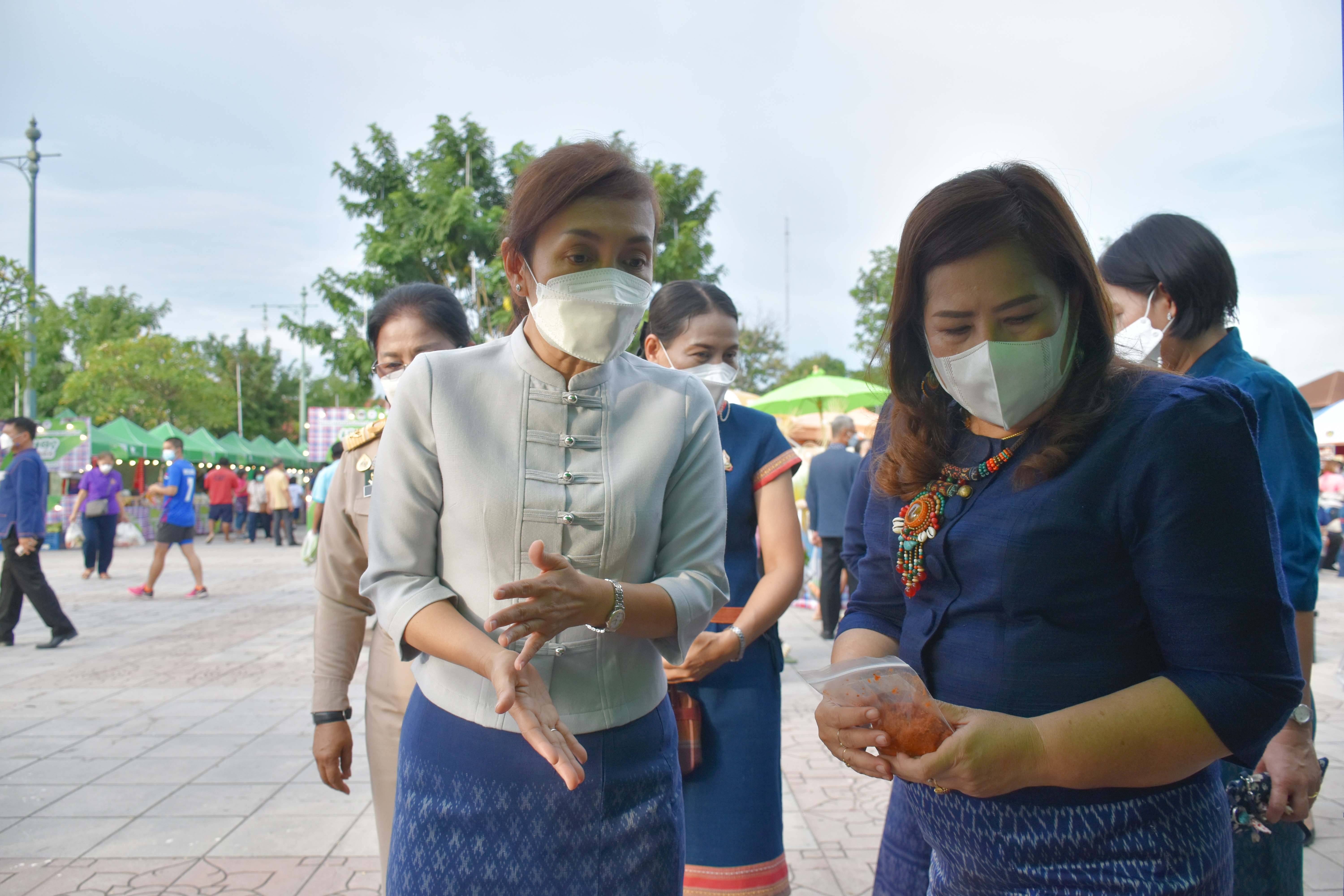 จังหวัดกำแพงเพชร กระตุ้นเศรษฐกิจเศรษฐกิจฐานราก สร้างรายได้แก่ชุมชน ผ่านกิจกรรมส่งเสริมช่องทางการตลาดอาหารปลอดภัย 30 สิงหาคม – 1 กันยายน 2565