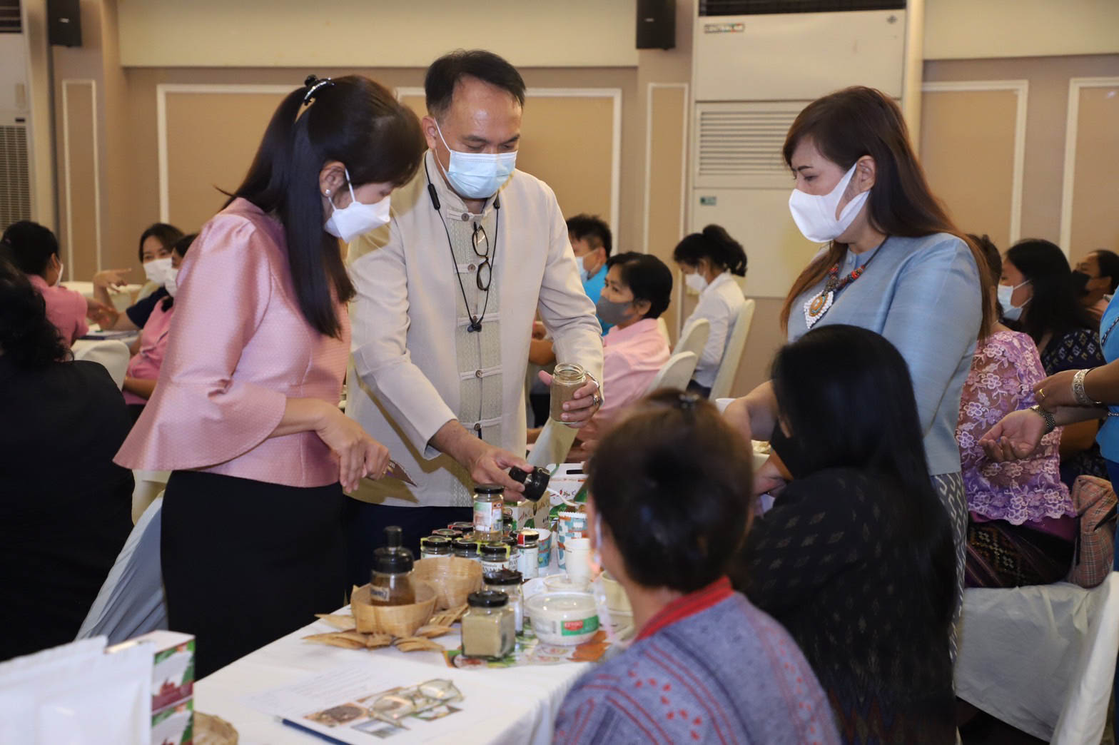 รองผู้ว่าราชการจังหวัดกำแพงเพชร เปิดโครงการส่งเสริมกระบวนการเครือข่ายองค์ความรู้ (Knowledge – Based OTOP : KBO)  กิจกรรมพัฒนาผลิตภัณฑ์ OTOP โดยเครือข่ายองค์ความรู้ KBO จังหวัด