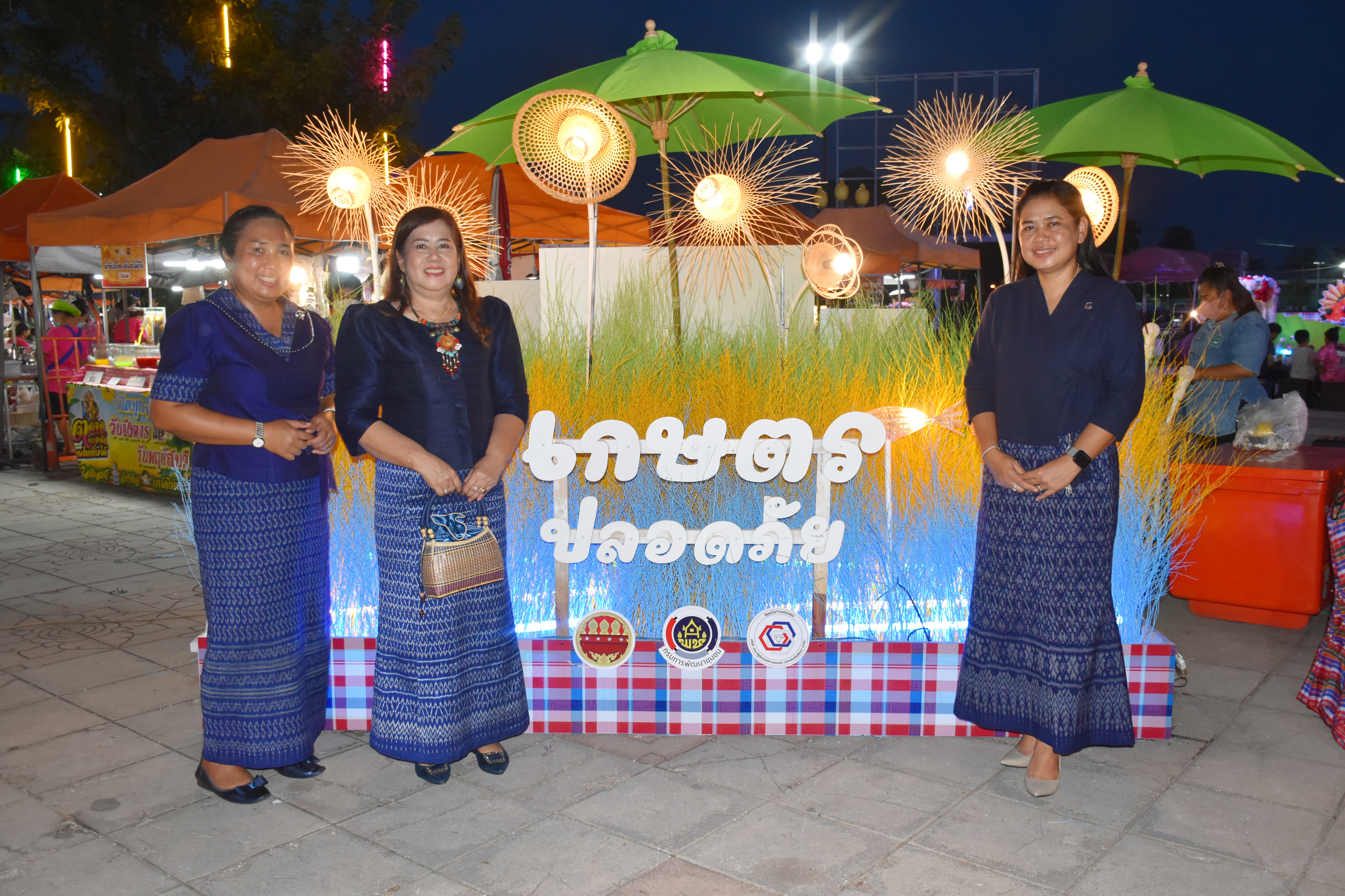จังหวัดกำแพงเพชร กระตุ้นเศรษฐกิจเศรษฐกิจฐานราก สร้างรายได้แก่ชุมชน ผ่านกิจกรรมส่งเสริมช่องทางการตลาดอาหารปลอดภัย 30 สิงหาคม – 1 กันยายน 2565