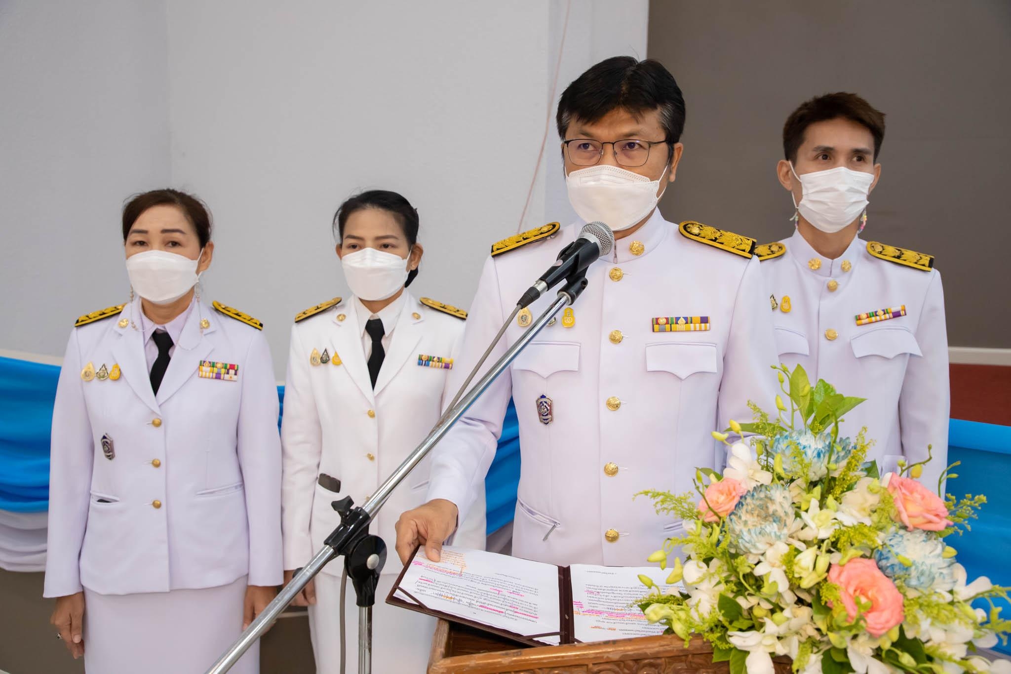 จังหวัดกำแพงเพชร จัดพิธีมอบคัมภีร์เทศน์เฉลิมพระเกียรติฯ บทพระธรรมเทศนาเฉลิมพระธรรมบารมีใน “อุภินนมัตถจรกถา” เฉลิมพระธรรมบารมีสมเด็จพระบรมราชชนนีพันปีหลวง