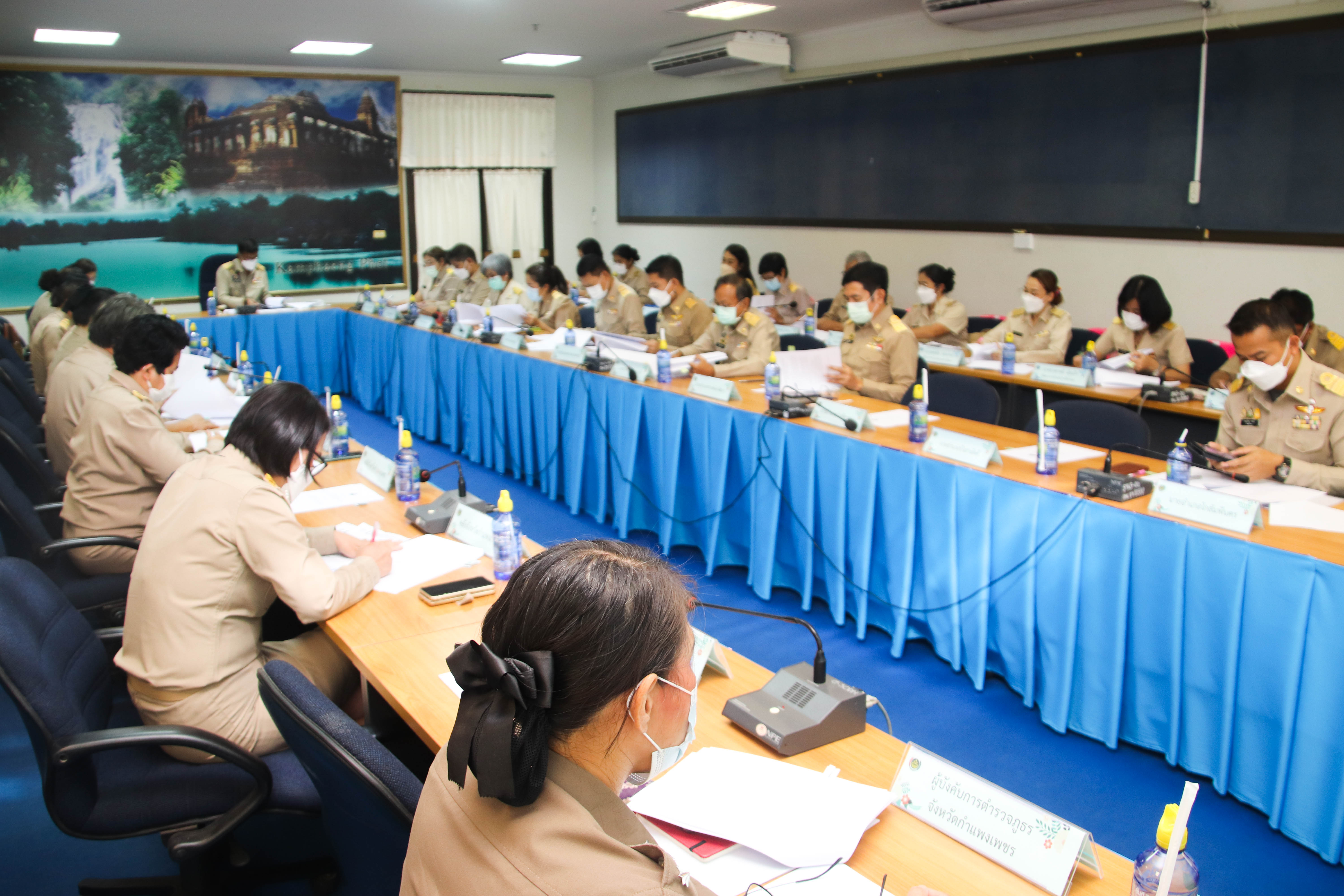 พช.กำแพงเพชร ประชุมคณะกรรมการบริหารศูนย์อำนวยการขจัดความยากจนและพัฒนาคนทุกช่วงวัยอย่างยั่งยืนตามหลักปรัชญาของเศรษฐกิจพอเพียงจังหวัดกำแพงเพชร (คจพ.จ.) ครั้งที่ 4/2565