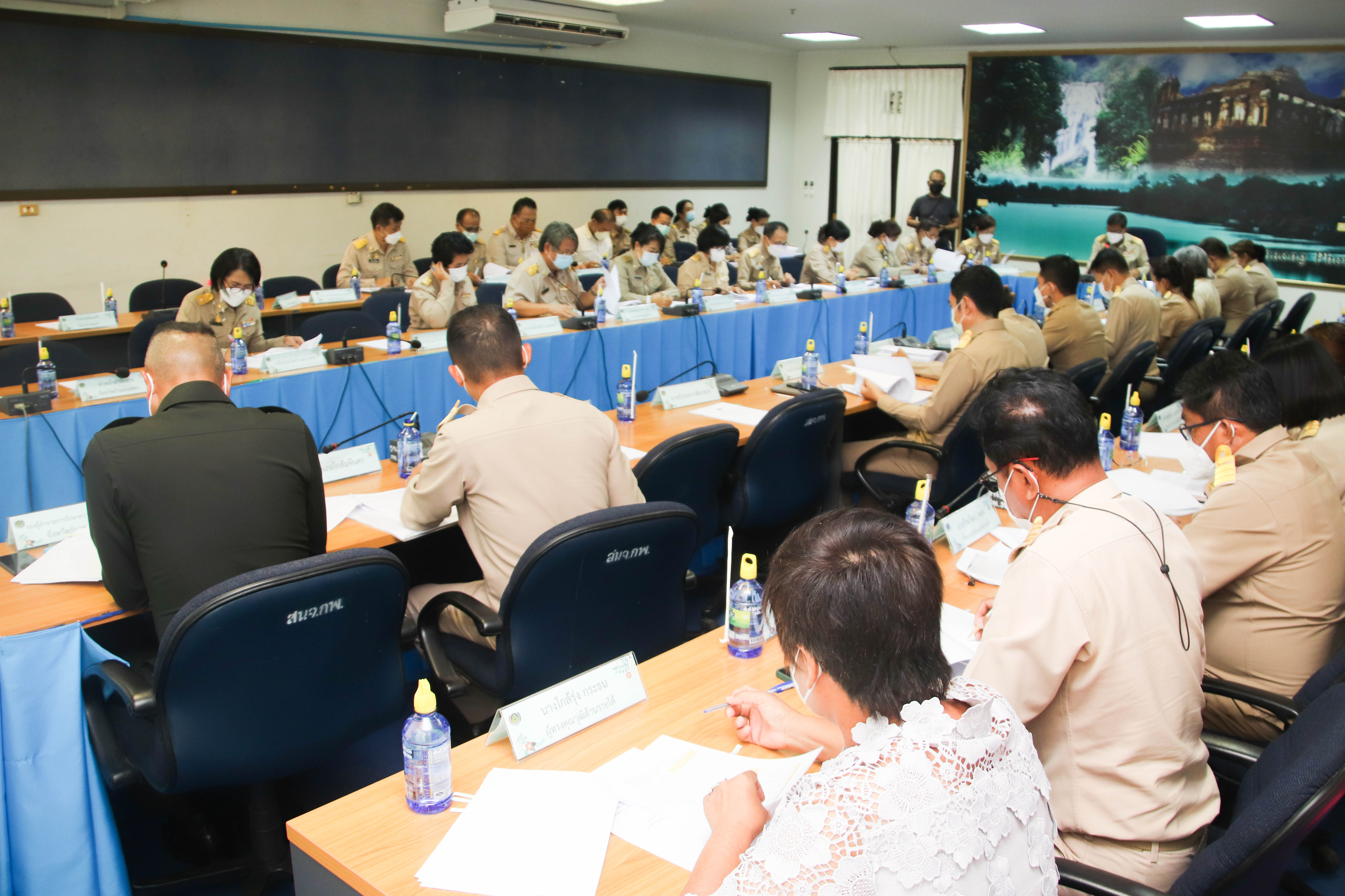 พช.กำแพงเพชร ประชุมคณะกรรมการบริหารศูนย์อำนวยการขจัดความยากจนและพัฒนาคนทุกช่วงวัยอย่างยั่งยืนตามหลักปรัชญาของเศรษฐกิจพอเพียงจังหวัดกำแพงเพชร (คจพ.จ.) ครั้งที่ 4/2565