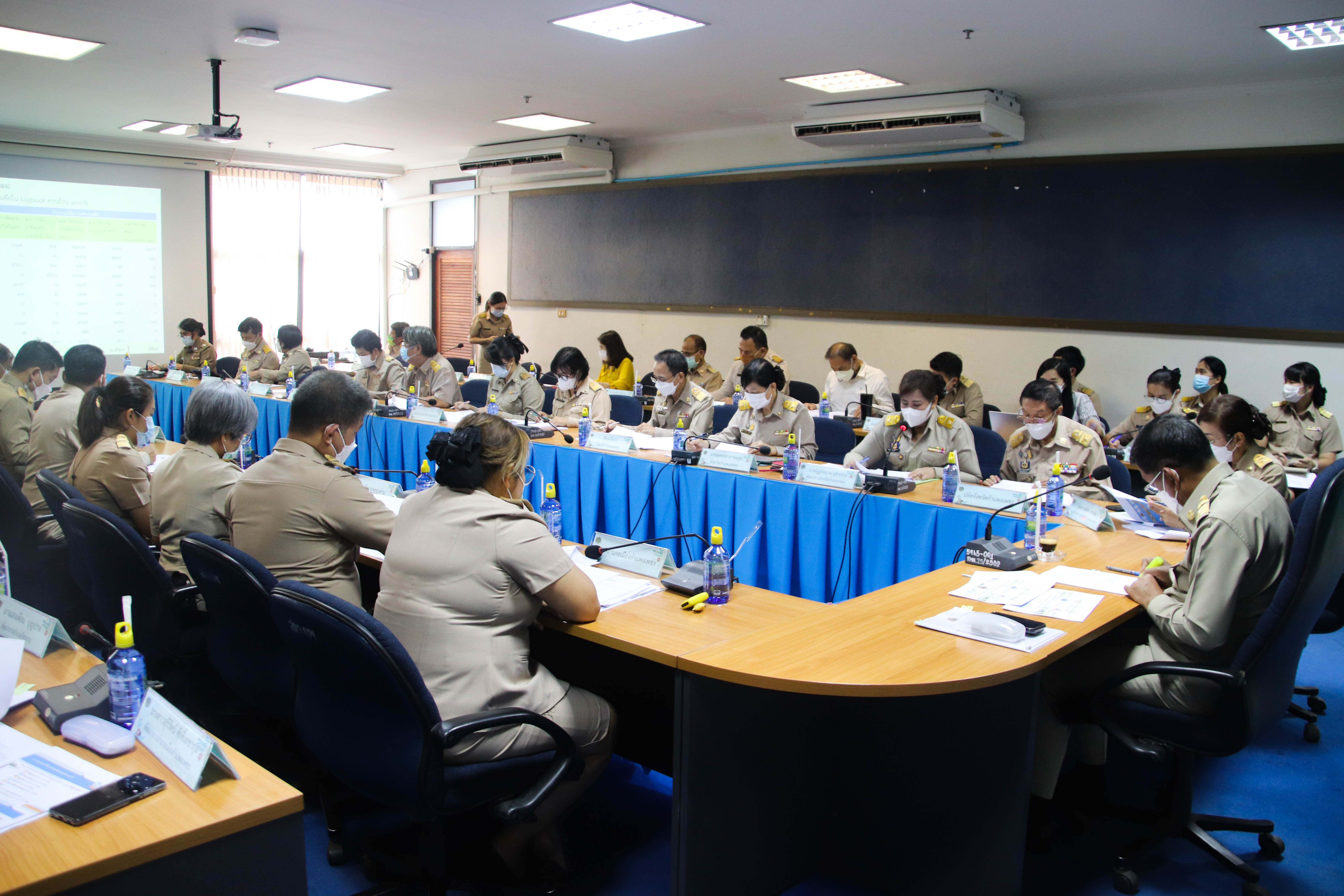 พช.กำแพงเพชร ประชุมคณะกรรมการบริหารศูนย์อำนวยการขจัดความยากจนและพัฒนาคนทุกช่วงวัยอย่างยั่งยืนตามหลักปรัชญาของเศรษฐกิจพอเพียงจังหวัดกำแพงเพชร (คจพ.จ.) ครั้งที่ 4/2565