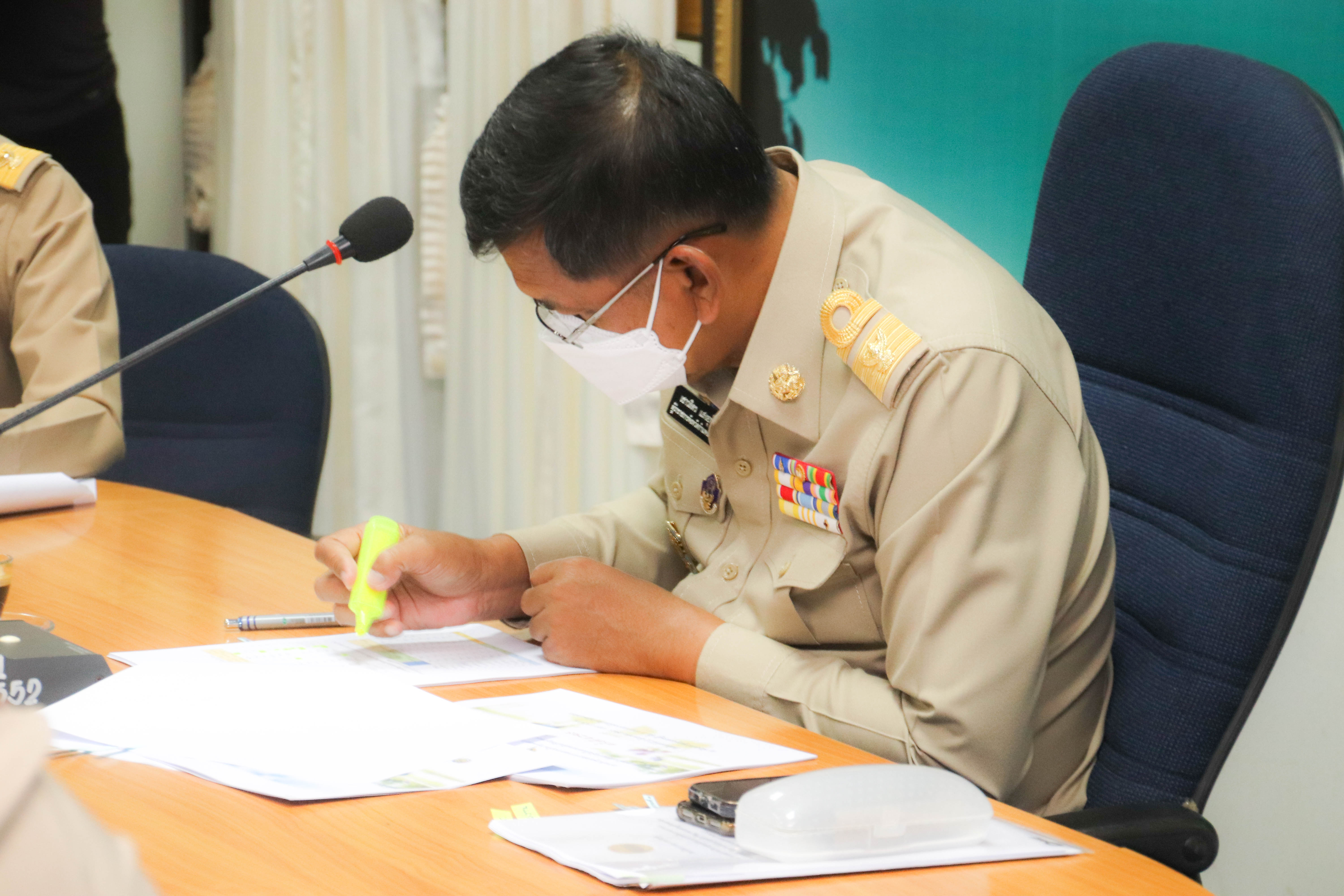 พช.กำแพงเพชร ประชุมคณะกรรมการบริหารศูนย์อำนวยการขจัดความยากจนและพัฒนาคนทุกช่วงวัยอย่างยั่งยืนตามหลักปรัชญาของเศรษฐกิจพอเพียงจังหวัดกำแพงเพชร (คจพ.จ.) ครั้งที่ 4/2565
