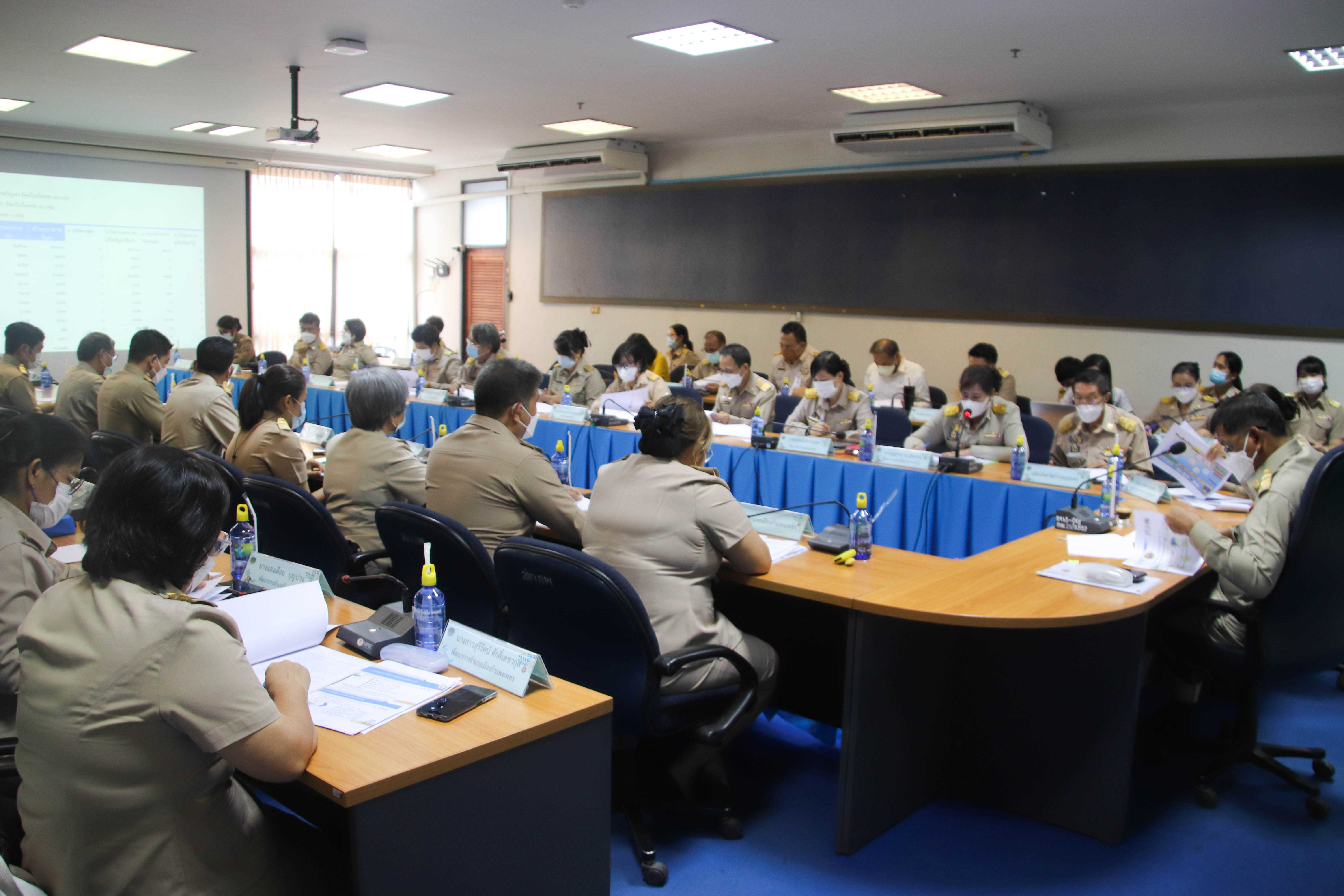 พช.กำแพงเพชร ประชุมคณะกรรมการบริหารศูนย์อำนวยการขจัดความยากจนและพัฒนาคนทุกช่วงวัยอย่างยั่งยืนตามหลักปรัชญาของเศรษฐกิจพอเพียงจังหวัดกำแพงเพชร (คจพ.จ.) ครั้งที่ 4/2565