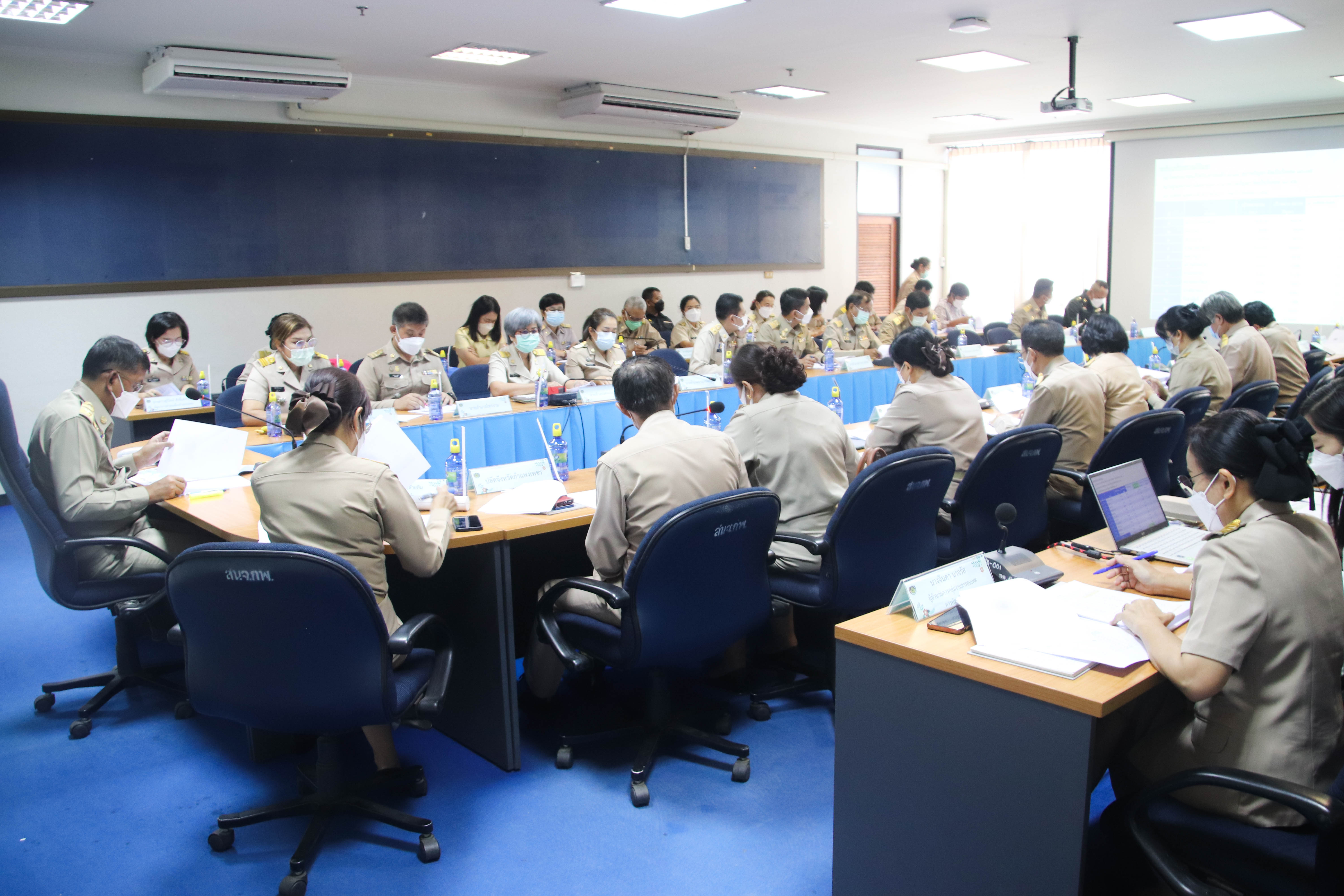 พช.กำแพงเพชร ประชุมคณะกรรมการบริหารศูนย์อำนวยการขจัดความยากจนและพัฒนาคนทุกช่วงวัยอย่างยั่งยืนตามหลักปรัชญาของเศรษฐกิจพอเพียงจังหวัดกำแพงเพชร (คจพ.จ.) ครั้งที่ 4/2565