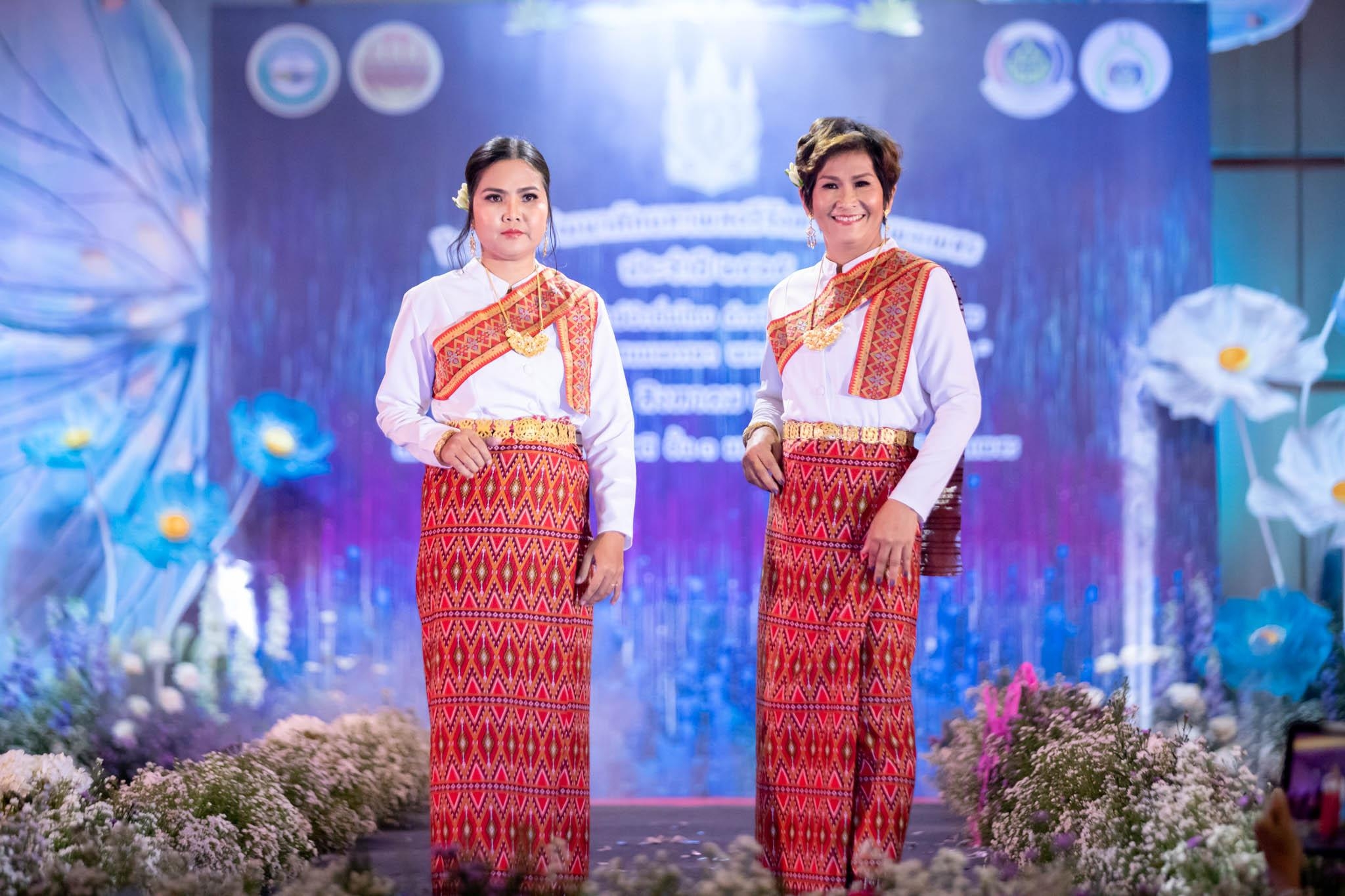 อลังการ! “รวมพลังสตรี อนุรักษ์ผ้าถิ่นไทย ดำรงไว้ในแผ่นดินกำแพงเพชร เนื่องในวันเฉลิมพระชนมพรรษา พระบรมราชชนนีพันปีหลวง”