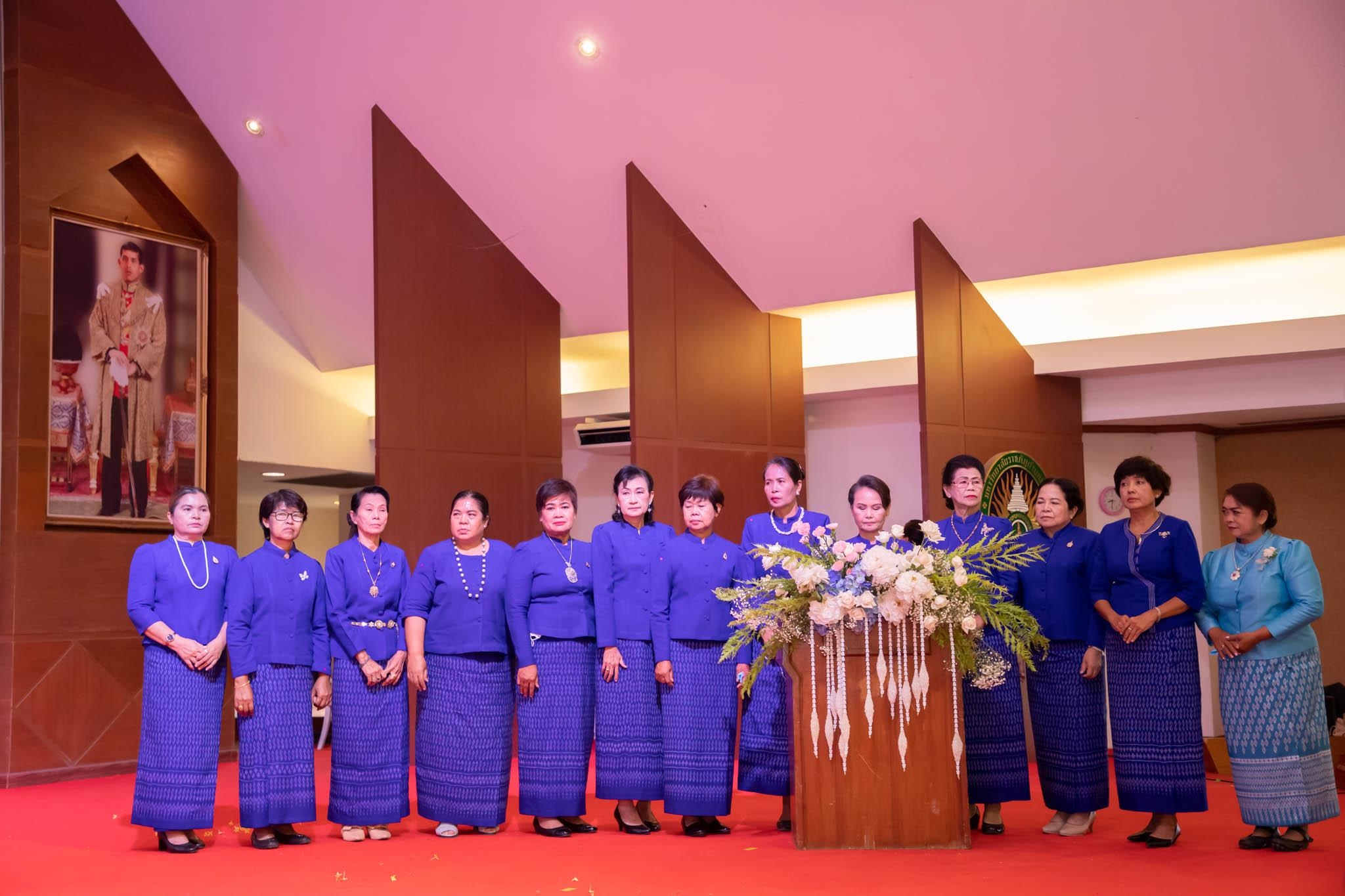 อลังการ! “รวมพลังสตรี อนุรักษ์ผ้าถิ่นไทย ดำรงไว้ในแผ่นดินกำแพงเพชร เนื่องในวันเฉลิมพระชนมพรรษา พระบรมราชชนนีพันปีหลวง”