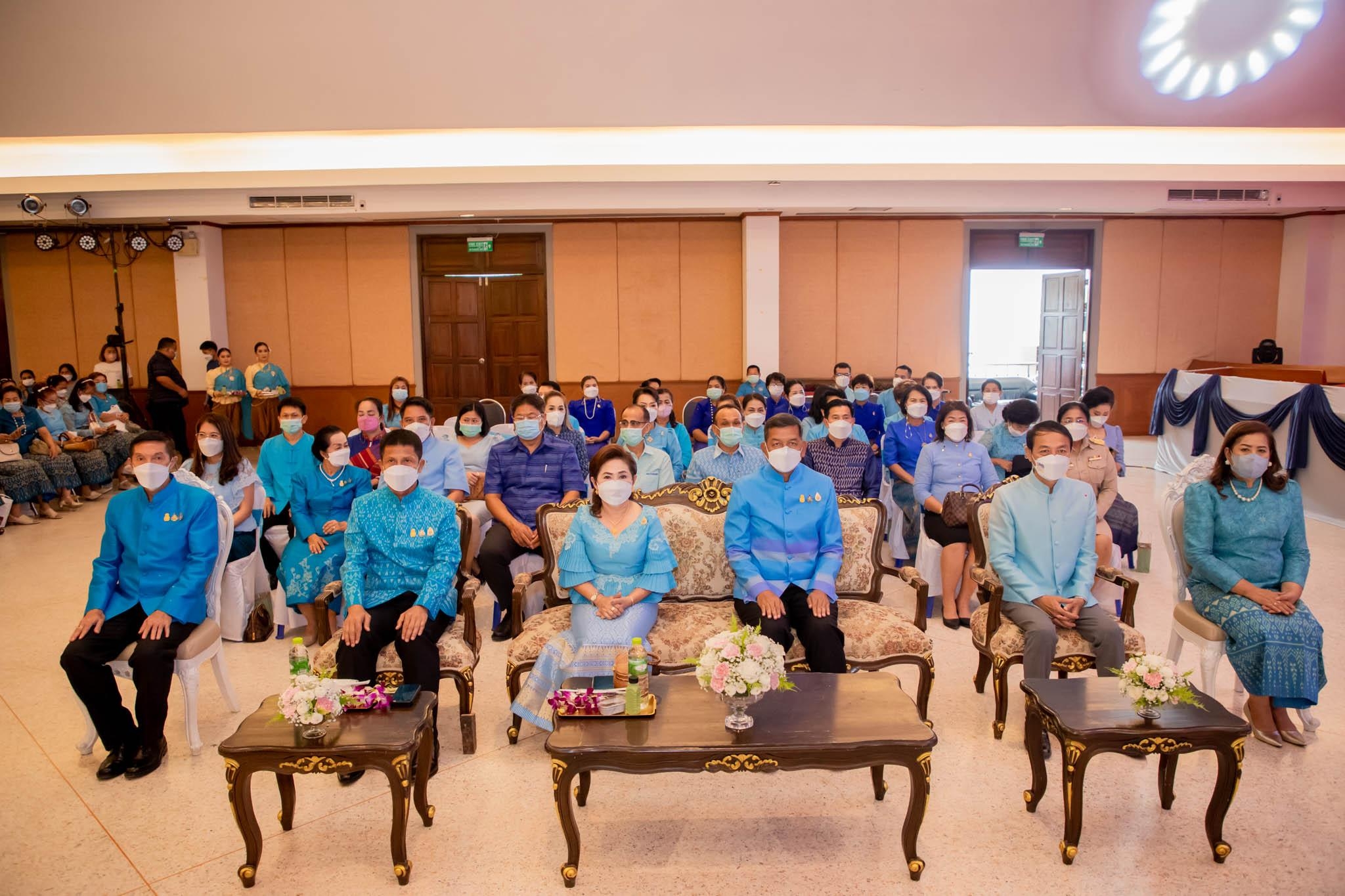 อลังการ! “รวมพลังสตรี อนุรักษ์ผ้าถิ่นไทย ดำรงไว้ในแผ่นดินกำแพงเพชร เนื่องในวันเฉลิมพระชนมพรรษา พระบรมราชชนนีพันปีหลวง”