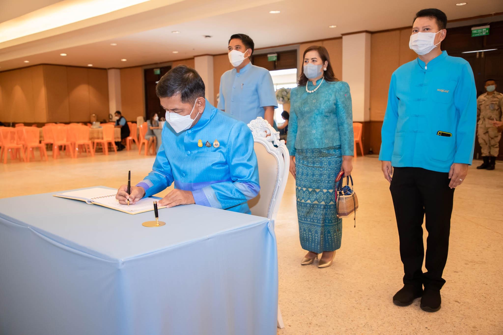 อลังการ! “รวมพลังสตรี อนุรักษ์ผ้าถิ่นไทย ดำรงไว้ในแผ่นดินกำแพงเพชร เนื่องในวันเฉลิมพระชนมพรรษา พระบรมราชชนนีพันปีหลวง”