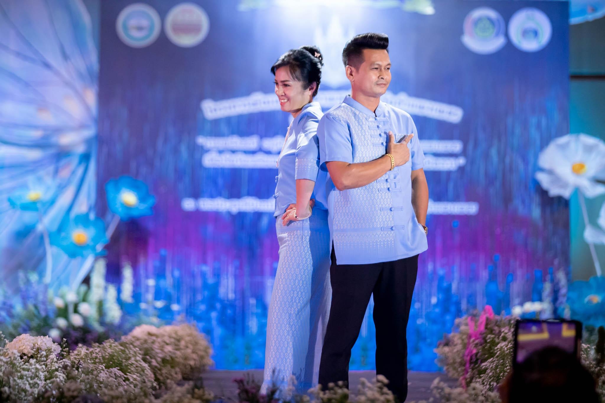 อลังการ! “รวมพลังสตรี อนุรักษ์ผ้าถิ่นไทย ดำรงไว้ในแผ่นดินกำแพงเพชร เนื่องในวันเฉลิมพระชนมพรรษา พระบรมราชชนนีพันปีหลวง”