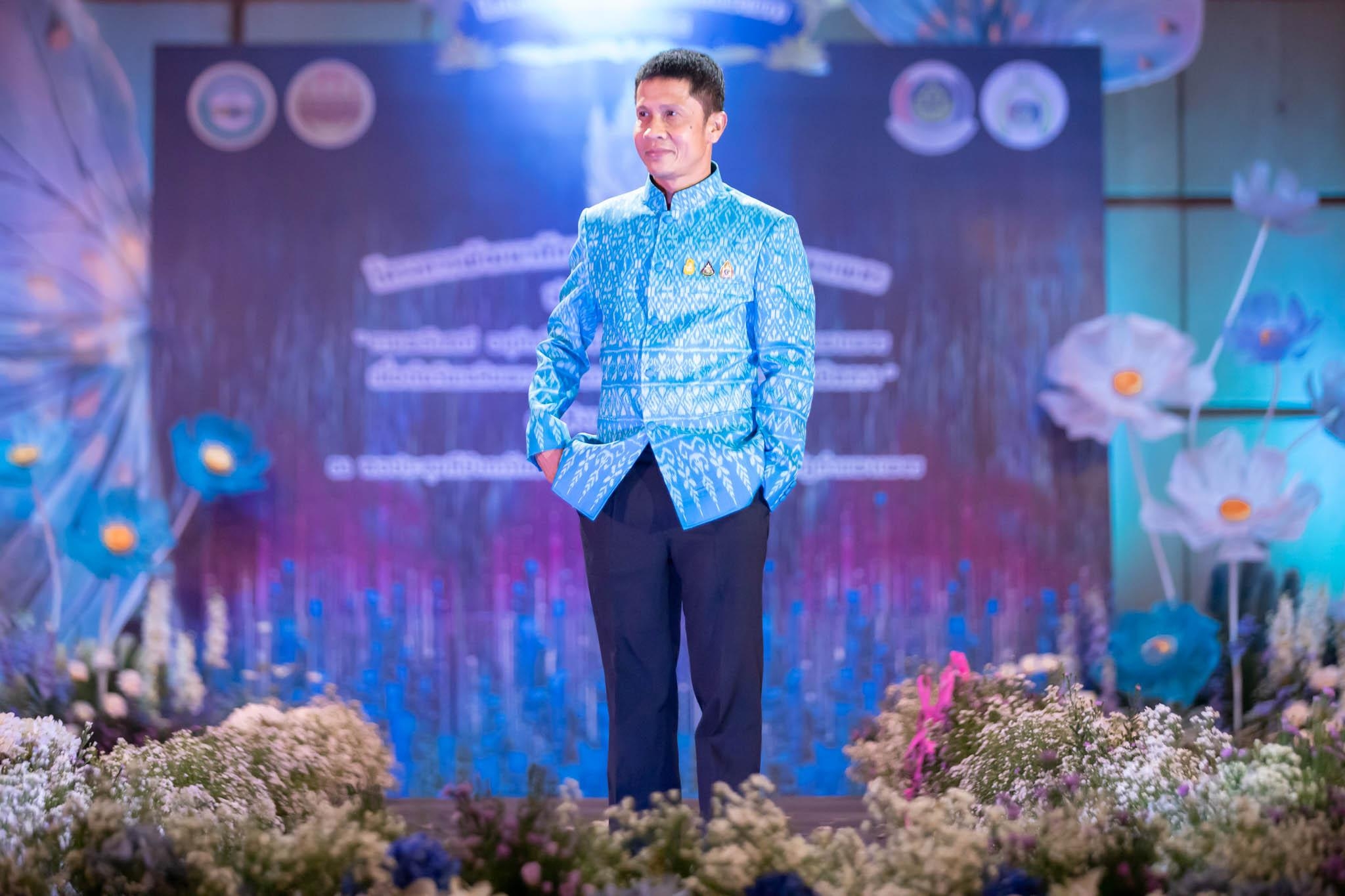 อลังการ! “รวมพลังสตรี อนุรักษ์ผ้าถิ่นไทย ดำรงไว้ในแผ่นดินกำแพงเพชร เนื่องในวันเฉลิมพระชนมพรรษา พระบรมราชชนนีพันปีหลวง”