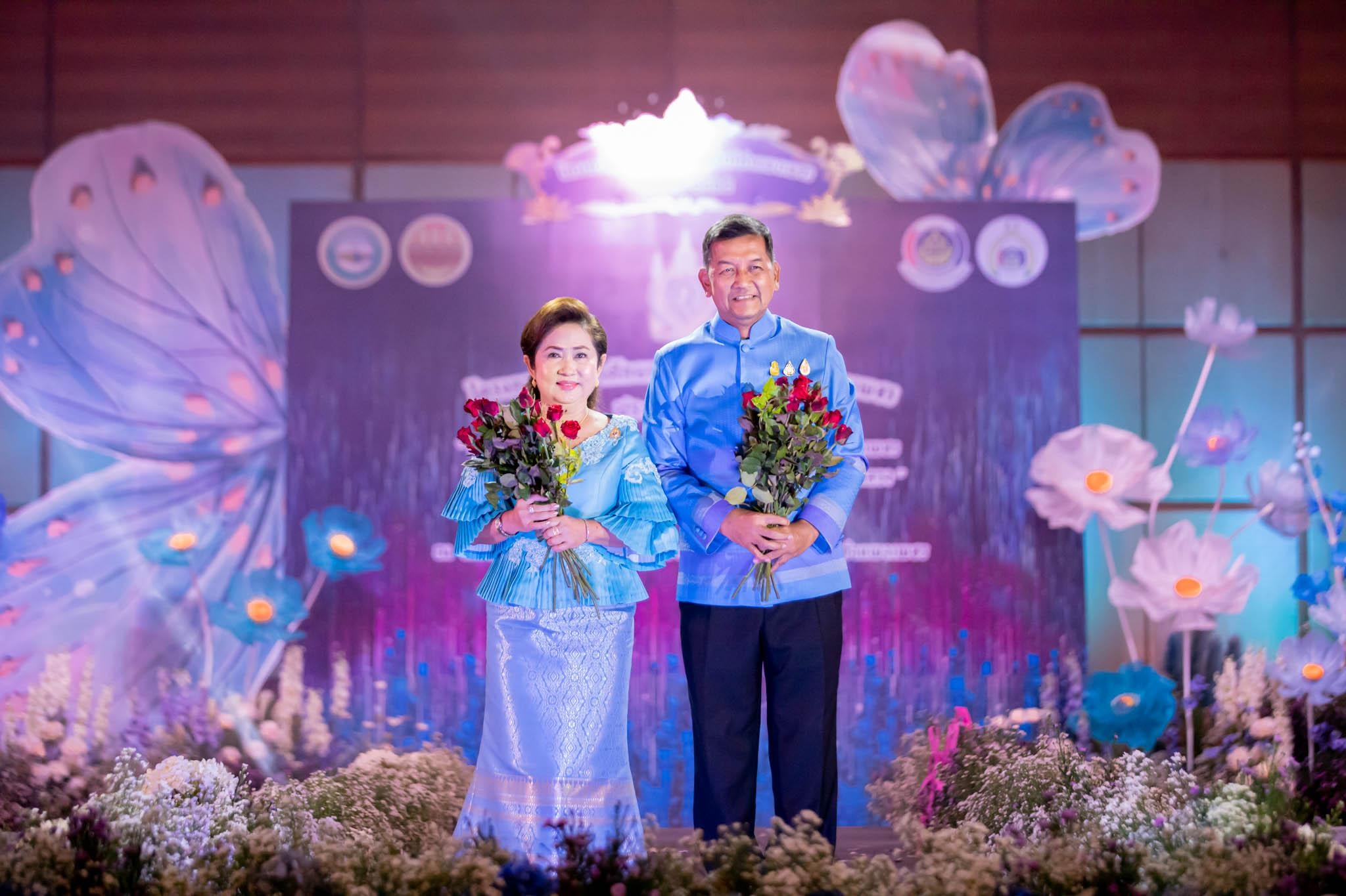 อลังการ! “รวมพลังสตรี อนุรักษ์ผ้าถิ่นไทย ดำรงไว้ในแผ่นดินกำแพงเพชร เนื่องในวันเฉลิมพระชนมพรรษา พระบรมราชชนนีพันปีหลวง”