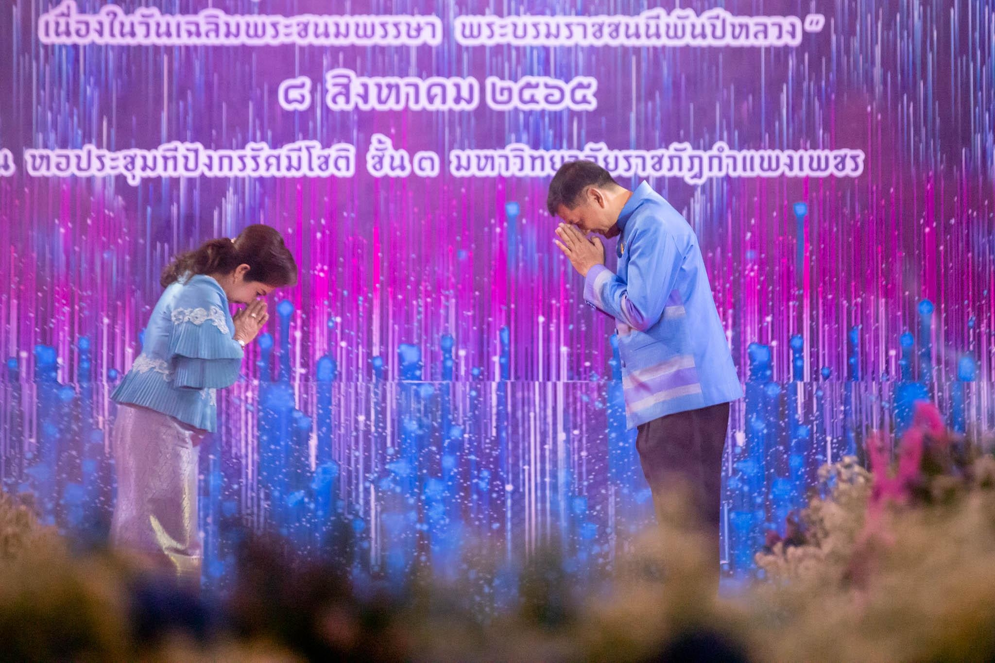 อลังการ! “รวมพลังสตรี อนุรักษ์ผ้าถิ่นไทย ดำรงไว้ในแผ่นดินกำแพงเพชร เนื่องในวันเฉลิมพระชนมพรรษา พระบรมราชชนนีพันปีหลวง”