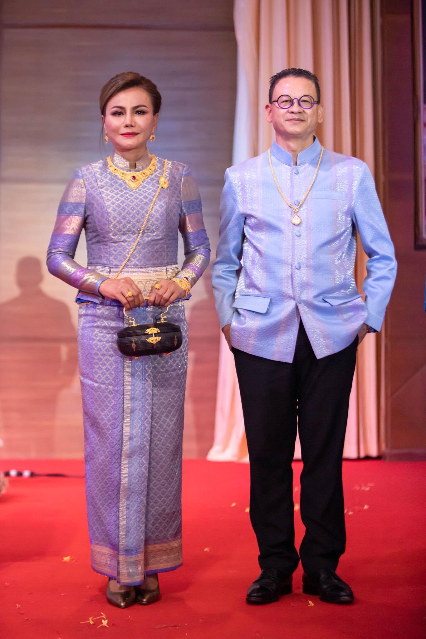 อลังการ! “รวมพลังสตรี อนุรักษ์ผ้าถิ่นไทย ดำรงไว้ในแผ่นดินกำแพงเพชร เนื่องในวันเฉลิมพระชนมพรรษา พระบรมราชชนนีพันปีหลวง”