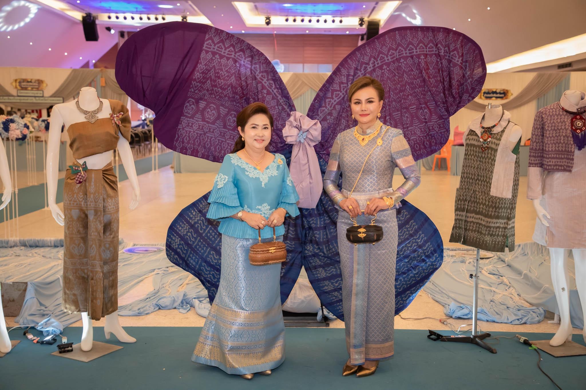 อลังการ! “รวมพลังสตรี อนุรักษ์ผ้าถิ่นไทย ดำรงไว้ในแผ่นดินกำแพงเพชร เนื่องในวันเฉลิมพระชนมพรรษา พระบรมราชชนนีพันปีหลวง”