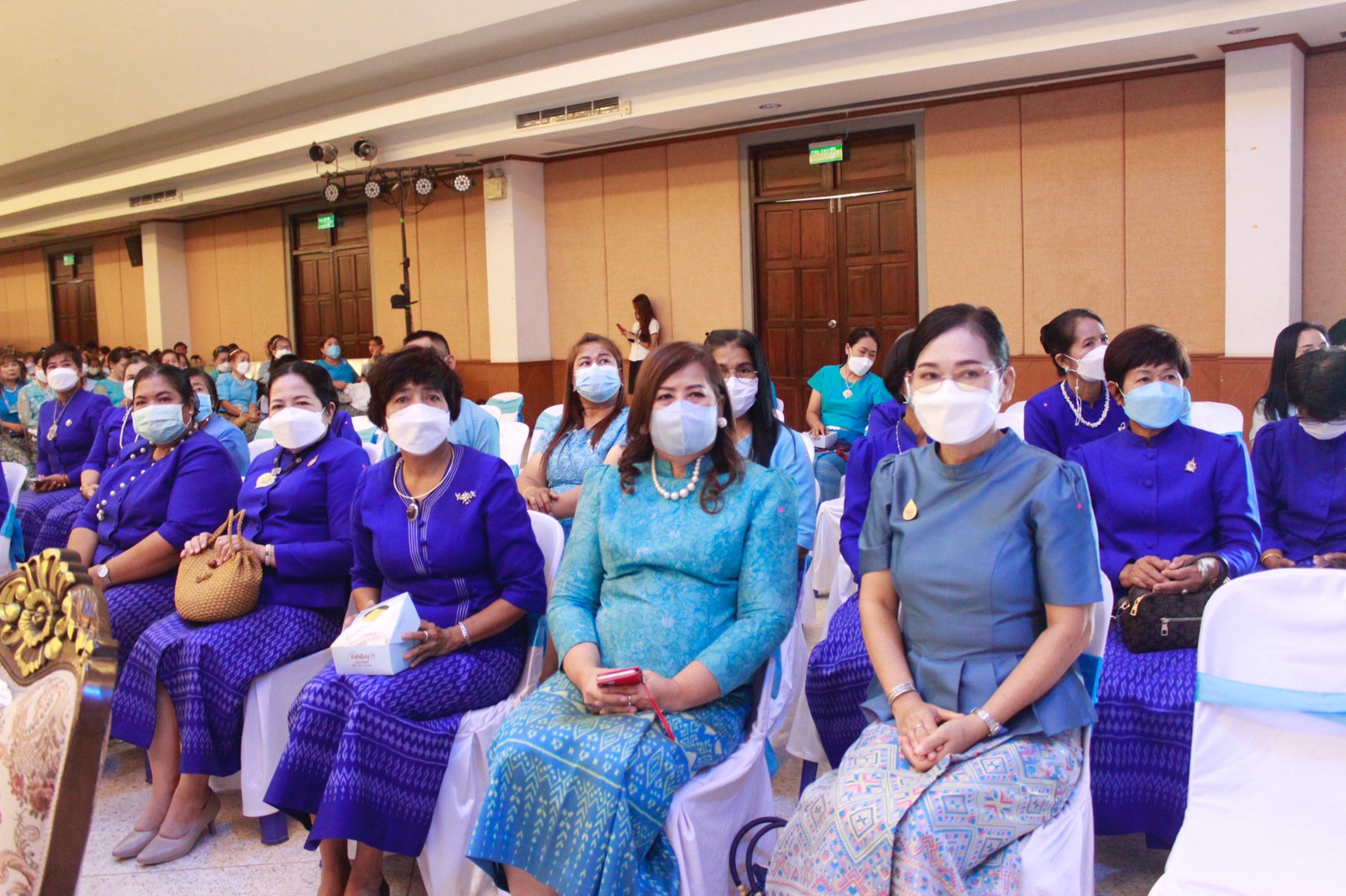 อลังการ! “รวมพลังสตรี อนุรักษ์ผ้าถิ่นไทย ดำรงไว้ในแผ่นดินกำแพงเพชร เนื่องในวันเฉลิมพระชนมพรรษา พระบรมราชชนนีพันปีหลวง”
