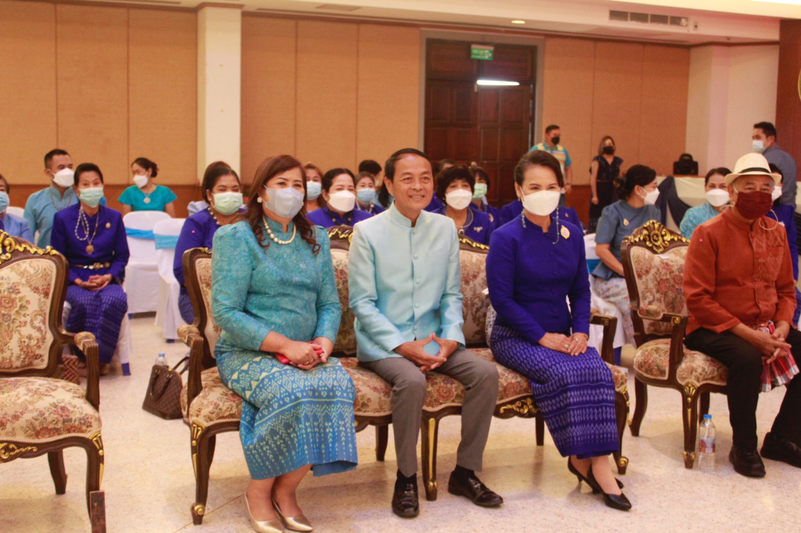 อลังการ! “รวมพลังสตรี อนุรักษ์ผ้าถิ่นไทย ดำรงไว้ในแผ่นดินกำแพงเพชร เนื่องในวันเฉลิมพระชนมพรรษา พระบรมราชชนนีพันปีหลวง”