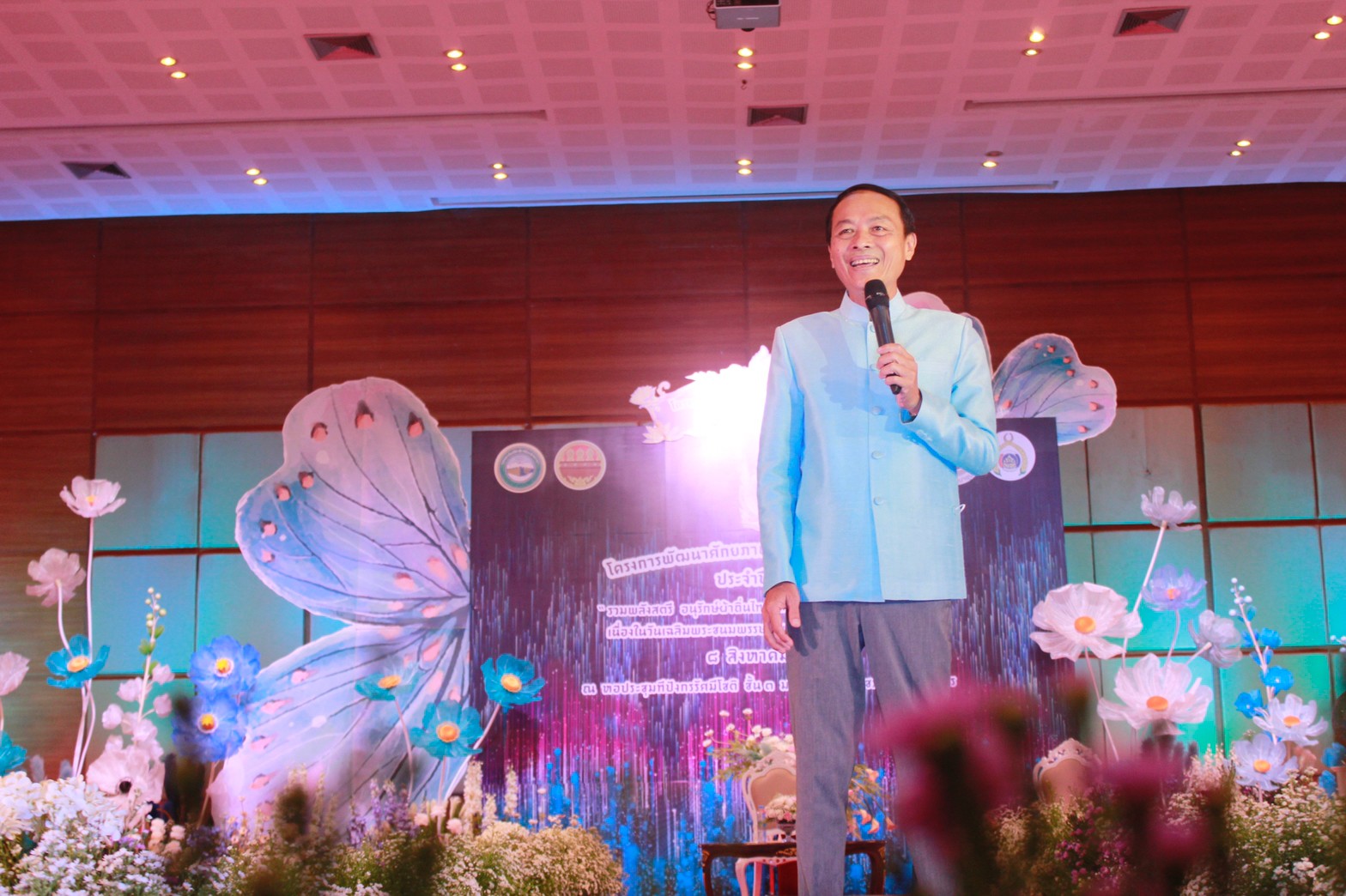 อลังการ! “รวมพลังสตรี อนุรักษ์ผ้าถิ่นไทย ดำรงไว้ในแผ่นดินกำแพงเพชร เนื่องในวันเฉลิมพระชนมพรรษา พระบรมราชชนนีพันปีหลวง”