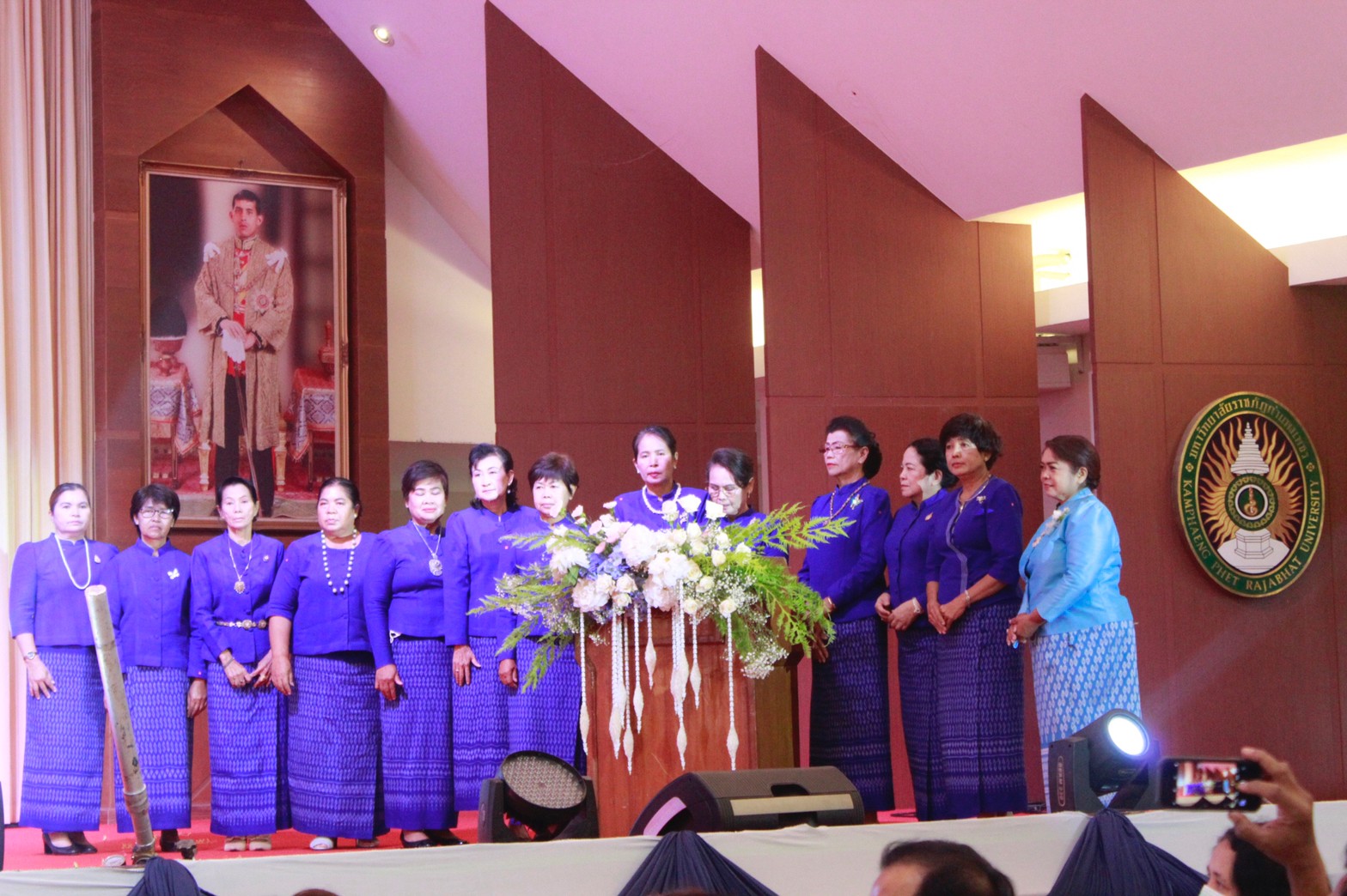 อลังการ! “รวมพลังสตรี อนุรักษ์ผ้าถิ่นไทย ดำรงไว้ในแผ่นดินกำแพงเพชร เนื่องในวันเฉลิมพระชนมพรรษา พระบรมราชชนนีพันปีหลวง”