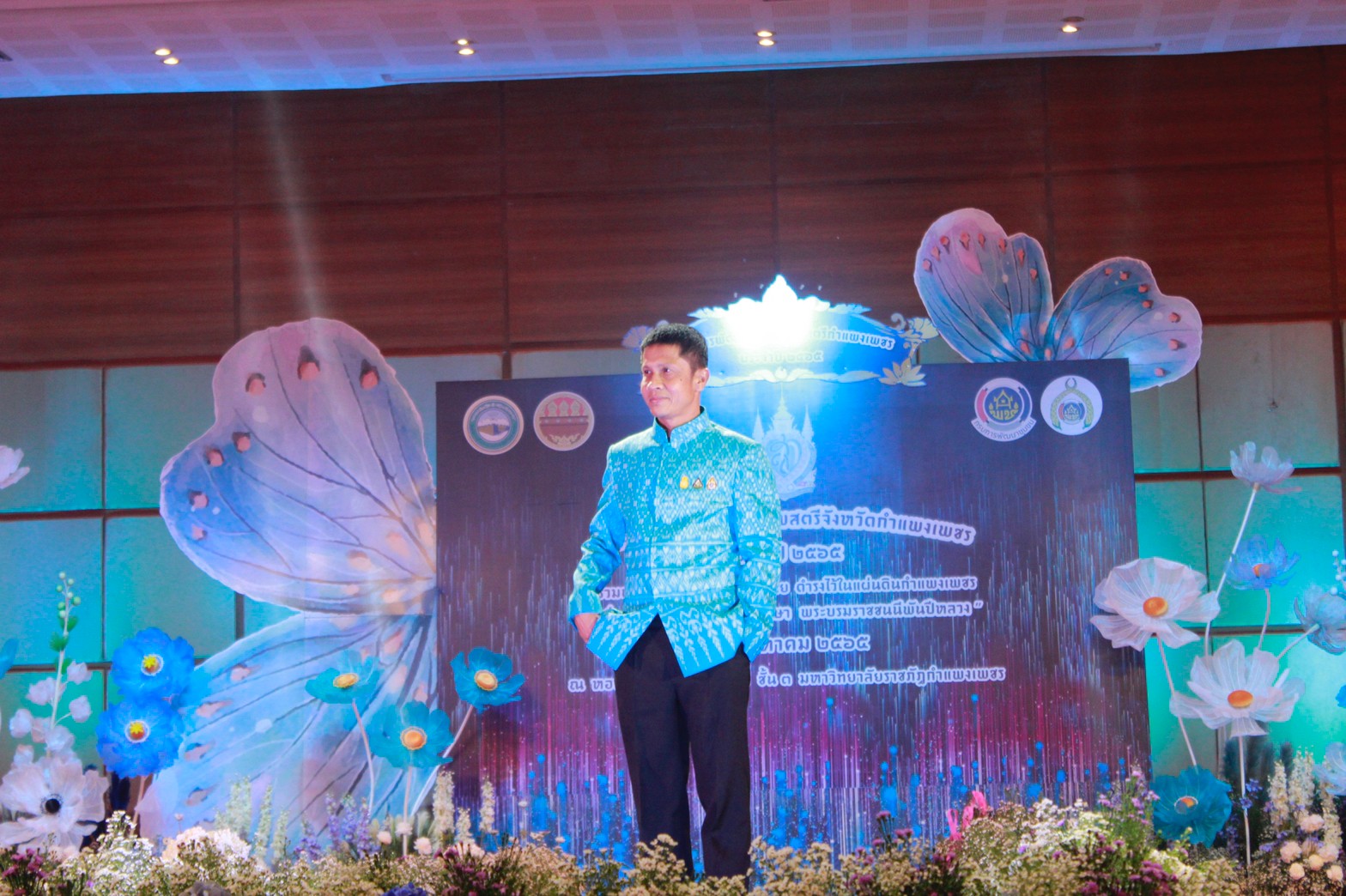 อลังการ! “รวมพลังสตรี อนุรักษ์ผ้าถิ่นไทย ดำรงไว้ในแผ่นดินกำแพงเพชร เนื่องในวันเฉลิมพระชนมพรรษา พระบรมราชชนนีพันปีหลวง”