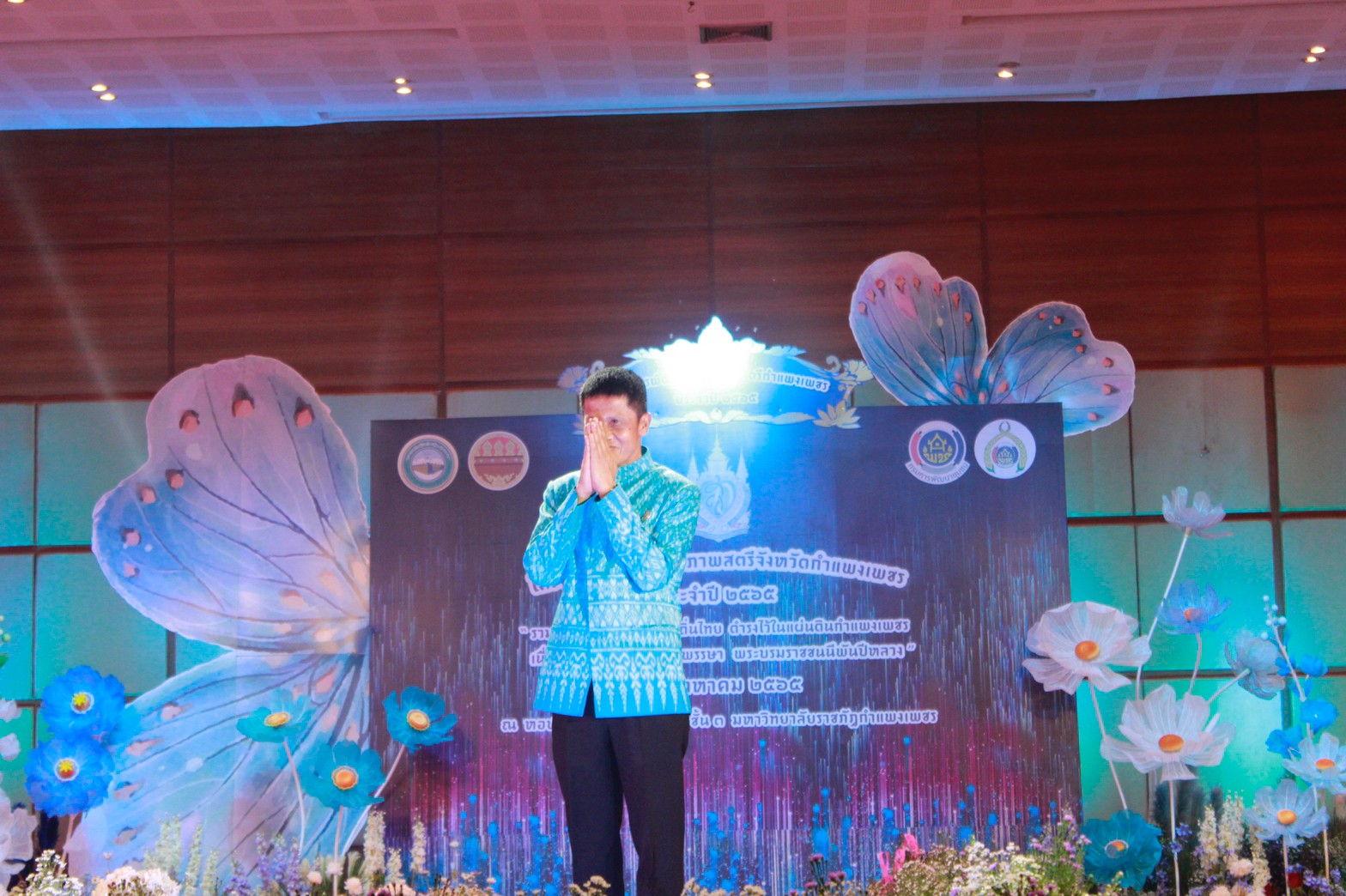 อลังการ! “รวมพลังสตรี อนุรักษ์ผ้าถิ่นไทย ดำรงไว้ในแผ่นดินกำแพงเพชร เนื่องในวันเฉลิมพระชนมพรรษา พระบรมราชชนนีพันปีหลวง”