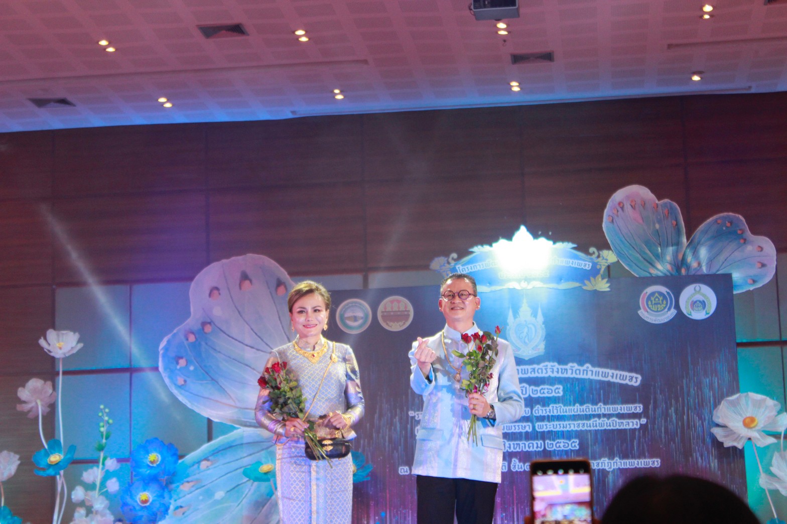 อลังการ! “รวมพลังสตรี อนุรักษ์ผ้าถิ่นไทย ดำรงไว้ในแผ่นดินกำแพงเพชร เนื่องในวันเฉลิมพระชนมพรรษา พระบรมราชชนนีพันปีหลวง”