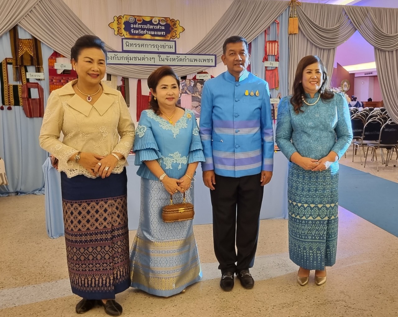 อลังการ! “รวมพลังสตรี อนุรักษ์ผ้าถิ่นไทย ดำรงไว้ในแผ่นดินกำแพงเพชร เนื่องในวันเฉลิมพระชนมพรรษา พระบรมราชชนนีพันปีหลวง”