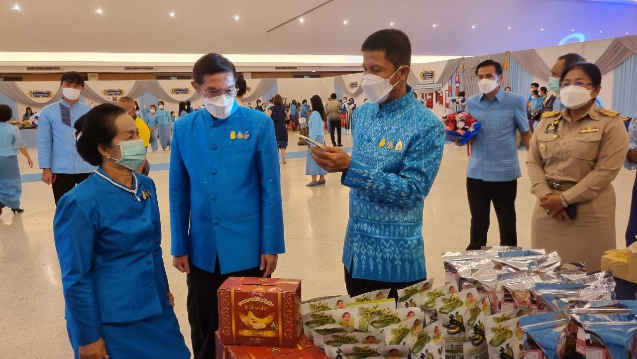 อลังการ! “รวมพลังสตรี อนุรักษ์ผ้าถิ่นไทย ดำรงไว้ในแผ่นดินกำแพงเพชร เนื่องในวันเฉลิมพระชนมพรรษา พระบรมราชชนนีพันปีหลวง”