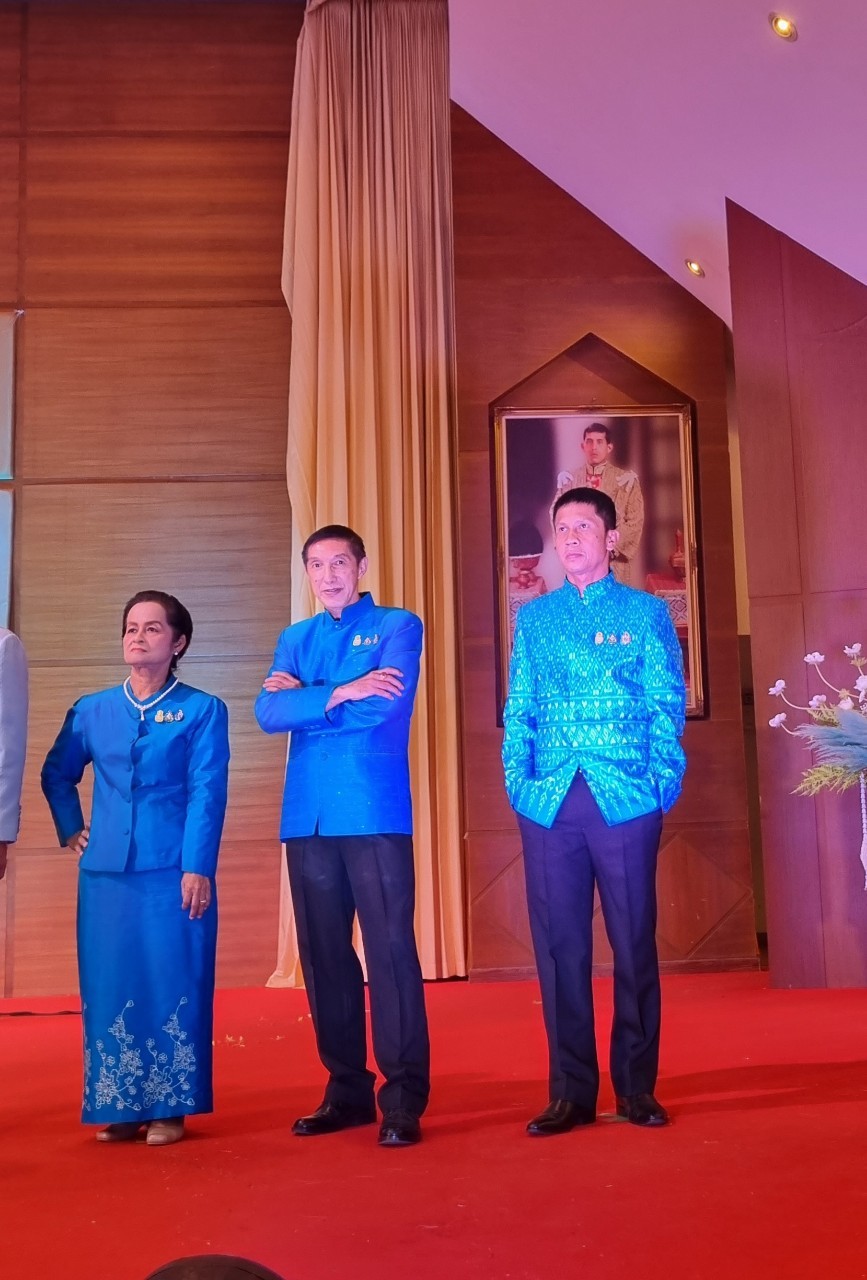 อลังการ! “รวมพลังสตรี อนุรักษ์ผ้าถิ่นไทย ดำรงไว้ในแผ่นดินกำแพงเพชร เนื่องในวันเฉลิมพระชนมพรรษา พระบรมราชชนนีพันปีหลวง”