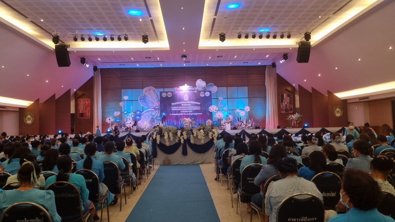 อลังการ! “รวมพลังสตรี อนุรักษ์ผ้าถิ่นไทย ดำรงไว้ในแผ่นดินกำแพงเพชร เนื่องในวันเฉลิมพระชนมพรรษา พระบรมราชชนนีพันปีหลวง”