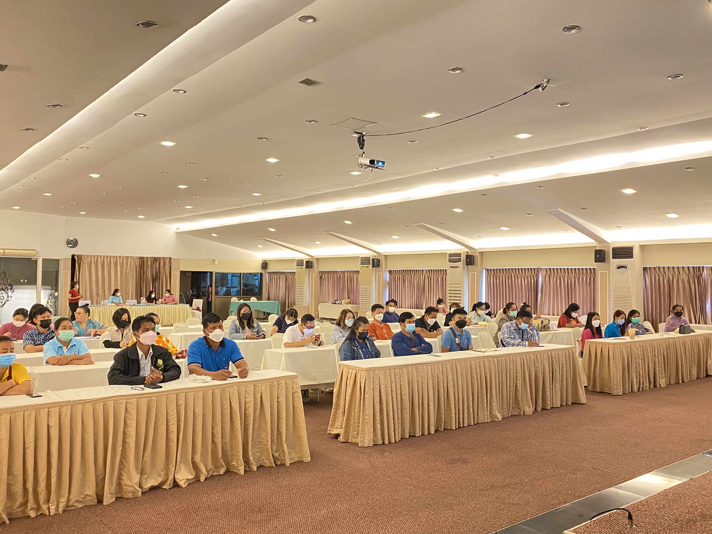 พช กำแพงเพชร ประชุมเชิงปฏิบัติการคณะกรรมการบริหารตลาดนัดคนไทยยิ้มได้