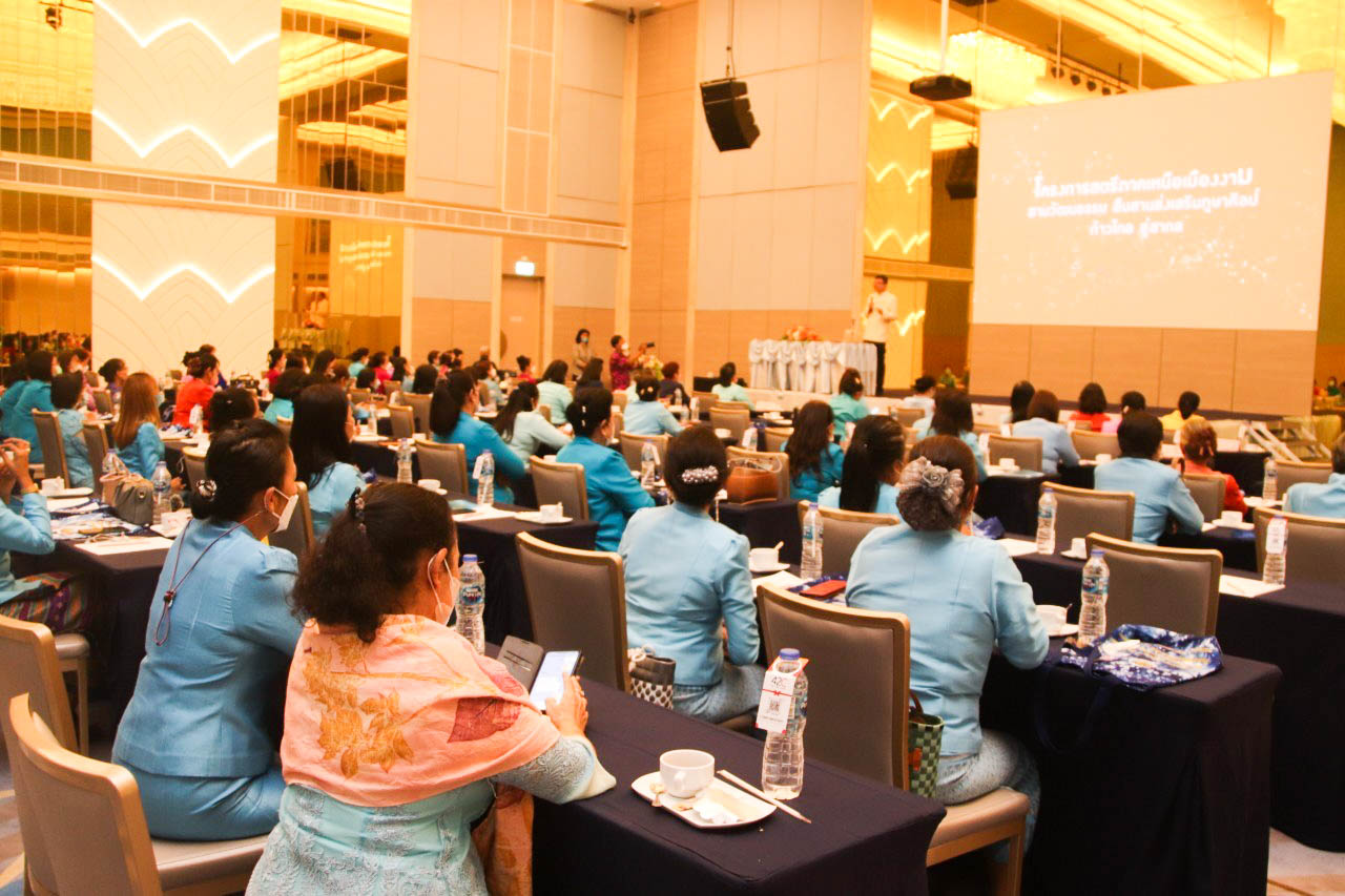 พช.กำแพงเพชร ร่วมโครงการสตรีภาคเหนือเมืองงาม สามวัฒนธรรม สืบสานส่งเสริมภูษาศิลป์ ก้าวไกลสู่สากล