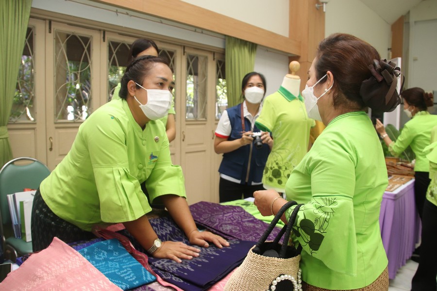 กำแพงเพชร แถลงข่าวเตรียมจัดงานใหญ่สืบสานประเพณีสารทไทย-กล้วยไข่  และของดีเมืองกำแพง ปี 2565  พช.กำแพงเพชร เผย! บ่ายโมง 23 กันยายนนี้  ร่วมเชียร์ร่วมสนุกกับการแข่งขัน “การกวนกระยาสารท” ชมชิมช๊อป สินค้าโอทอป สินค้าชุมชน ภายในงาน