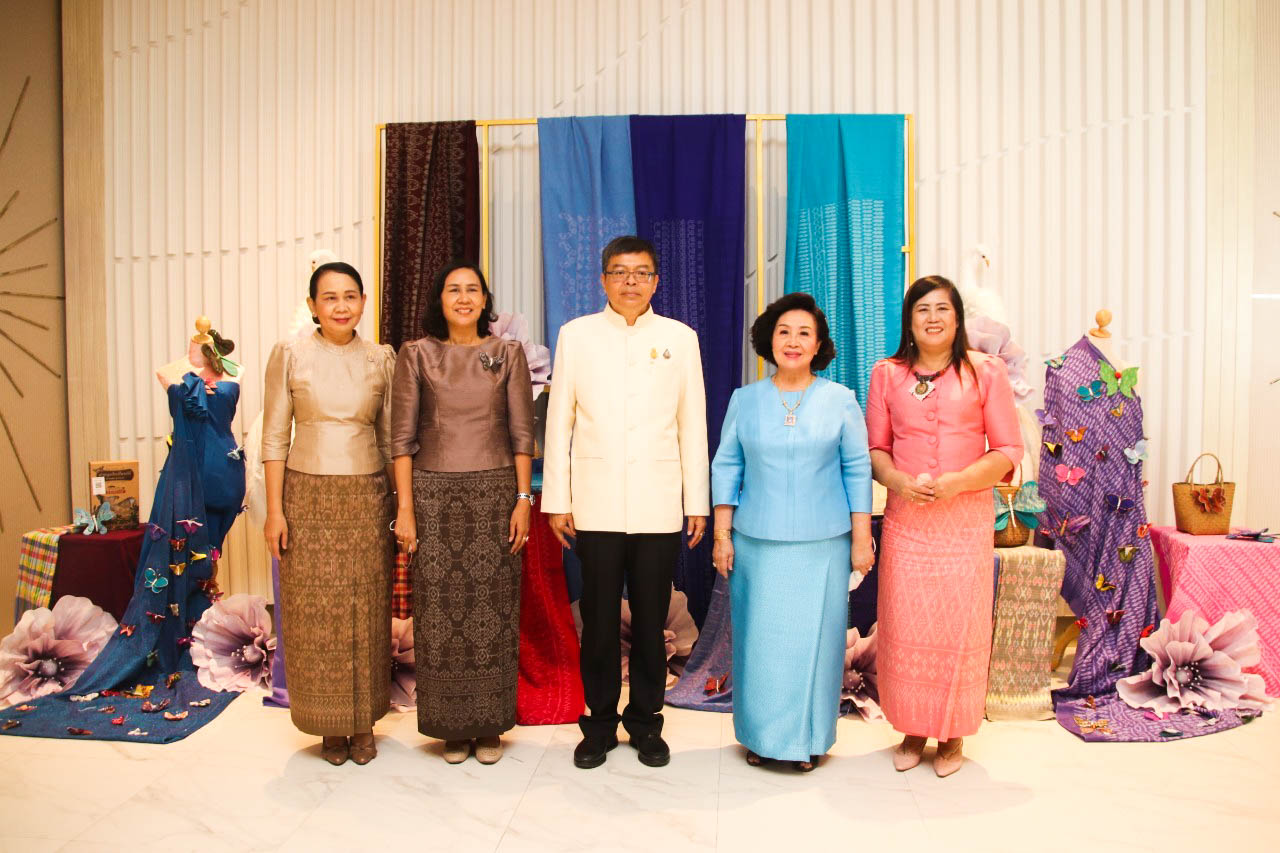 พช.กำแพงเพชร ร่วมโครงการสตรีภาคเหนือเมืองงาม สามวัฒนธรรม สืบสานส่งเสริมภูษาศิลป์ ก้าวไกลสู่สากล