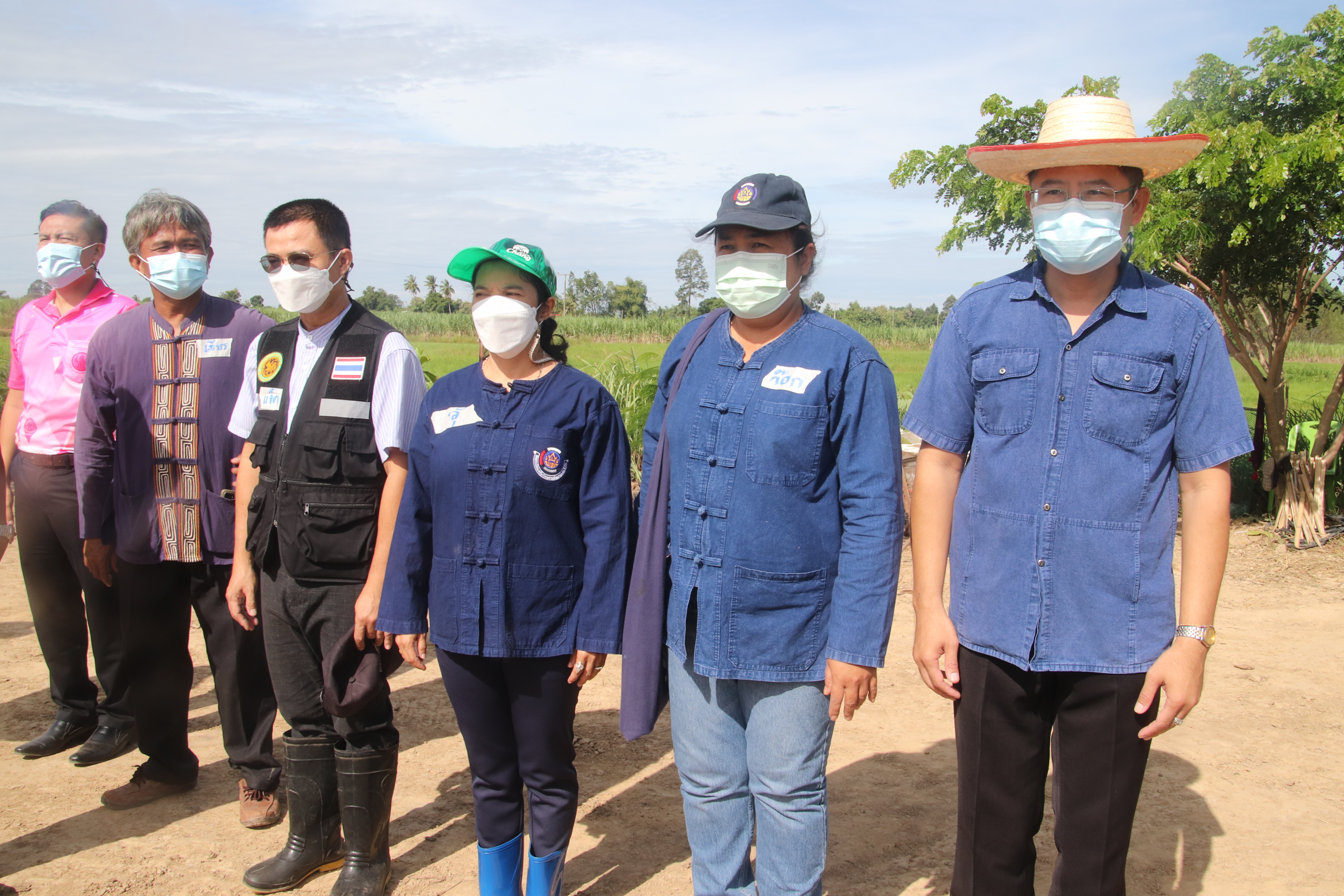 พช.กำแพงเพชร ร่วมกิจกรรมเอามื้อสามัคคี โคก หนอง นา ลานกระบือ
