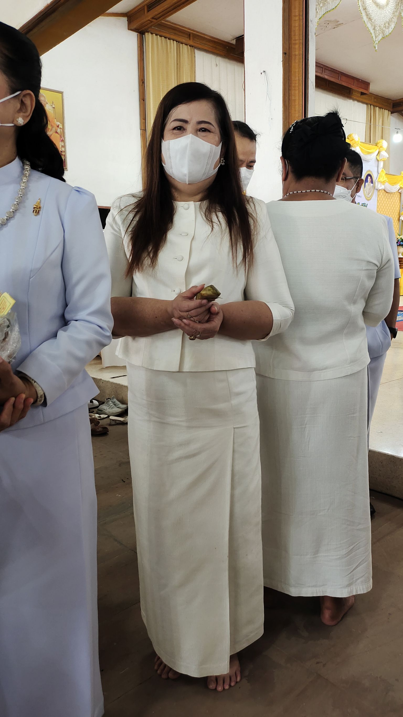 พช.กำแพงเพชร ร่วมสืบสานประเพณีโบราณทำบุญใส่บาตรข้าวต้มลูกโยน พร้อมนำขนมกระยาสารทและกล้วยไข่ถวายพระสงฆ์ เนื่องในเทศกาลสารทไทย