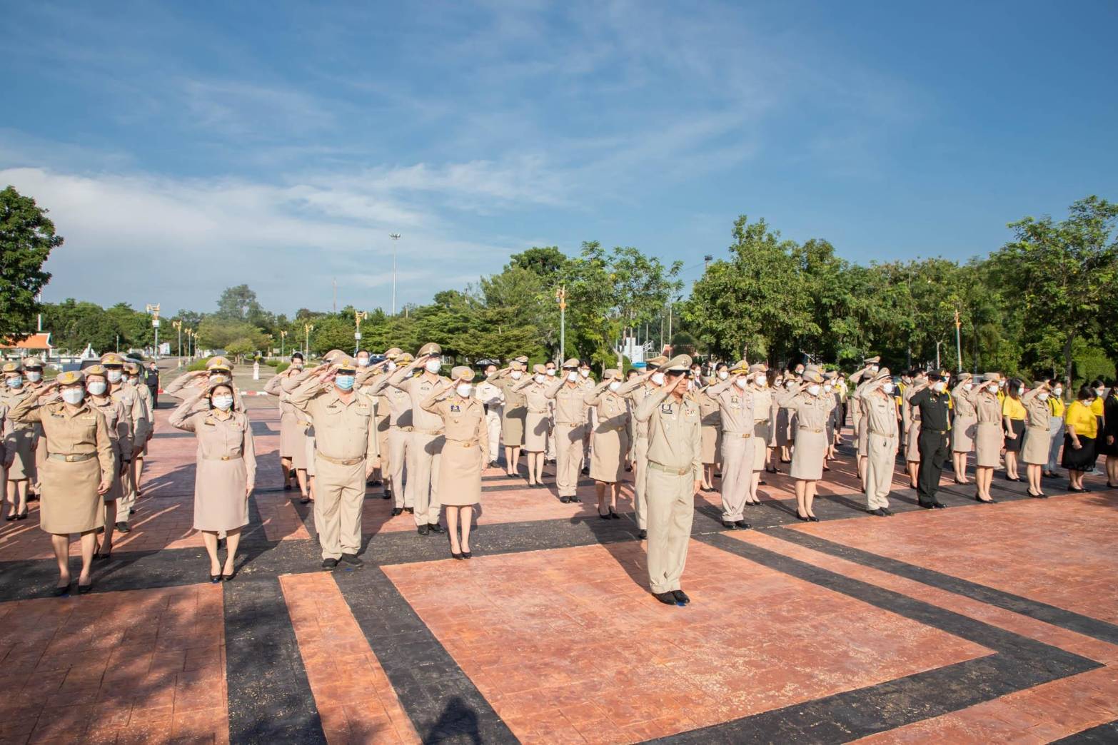 พช.กำแพงเพชร ร่วมกิจกรรมเคารพธงชาติและร้องเพลงชาติไทย เนื่องในวันพระราชทานธงชาติไทย (Thai National Flag)